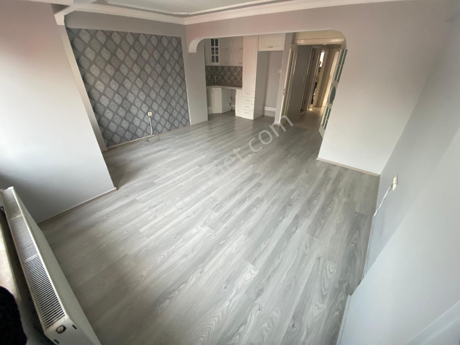 Osmangazi Muradiye Cadde Üstünde 15 Yıllık 2+1 Kiralık Daire - Görsel 4