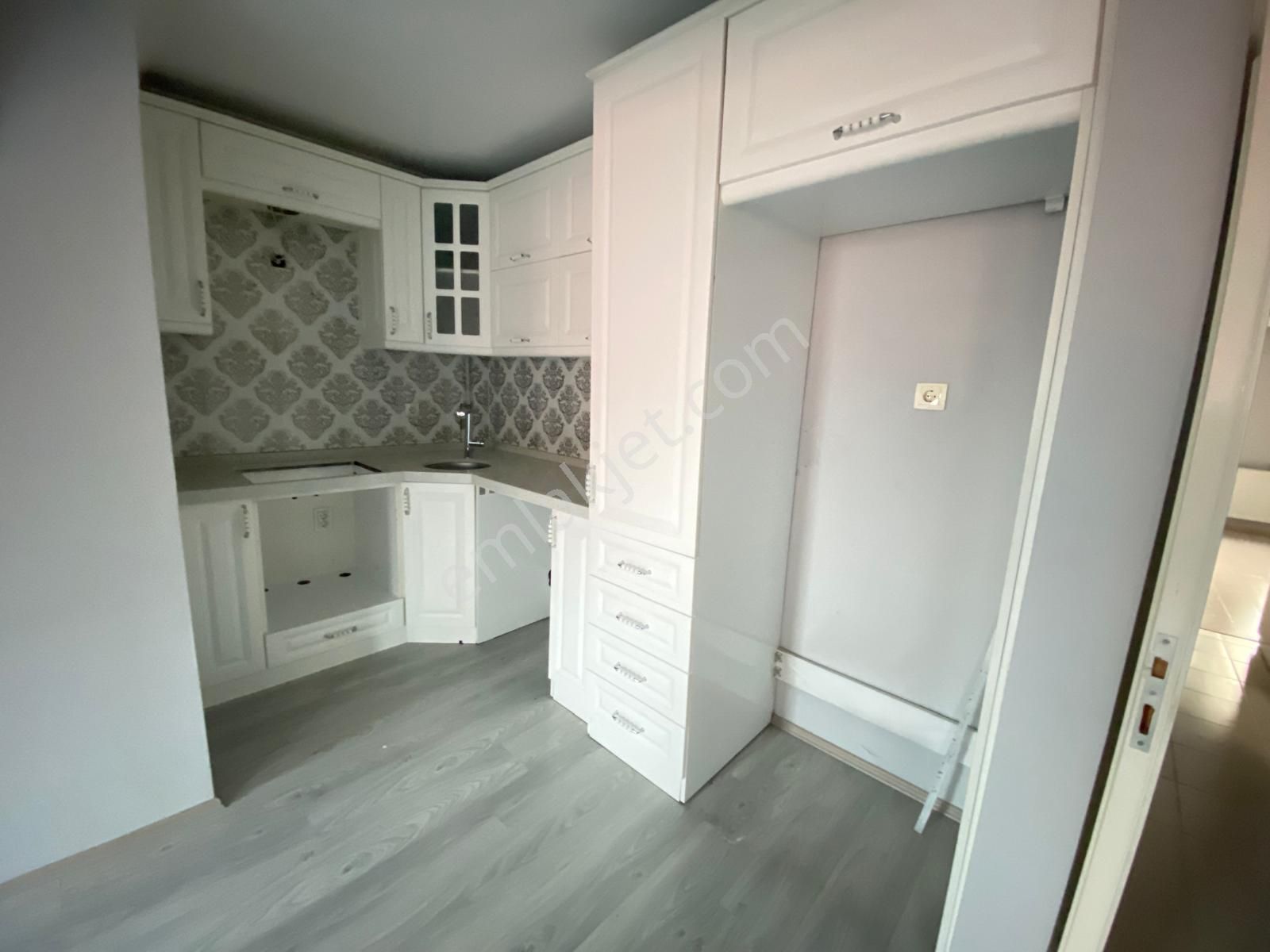 Osmangazi Muradiye Cadde Üstünde 15 Yıllık 2+1 Kiralık Daire - Görsel 5