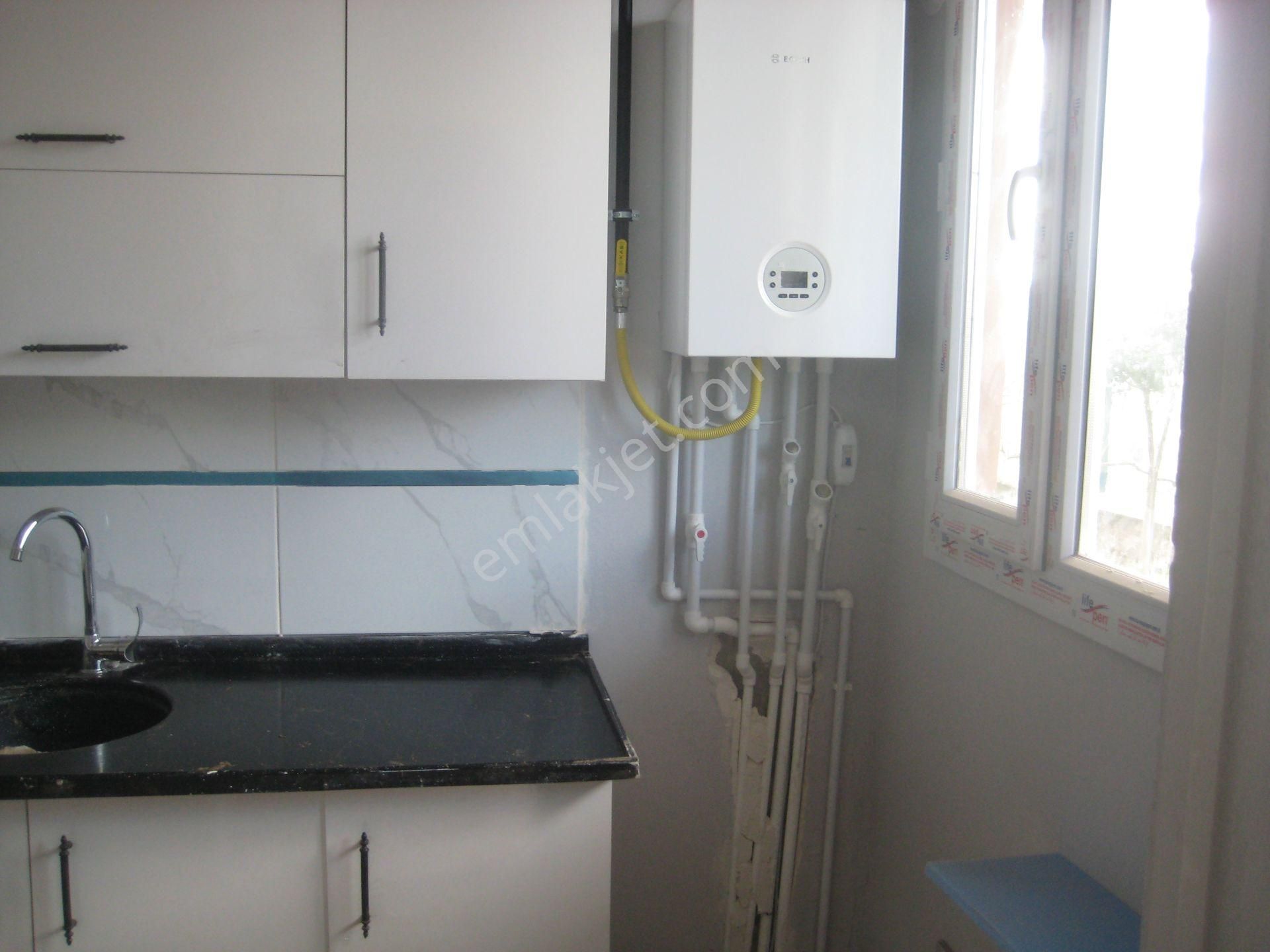 Menemen Koyunderede Site İçinde Satılık Tadilatlı 2+1 Daire