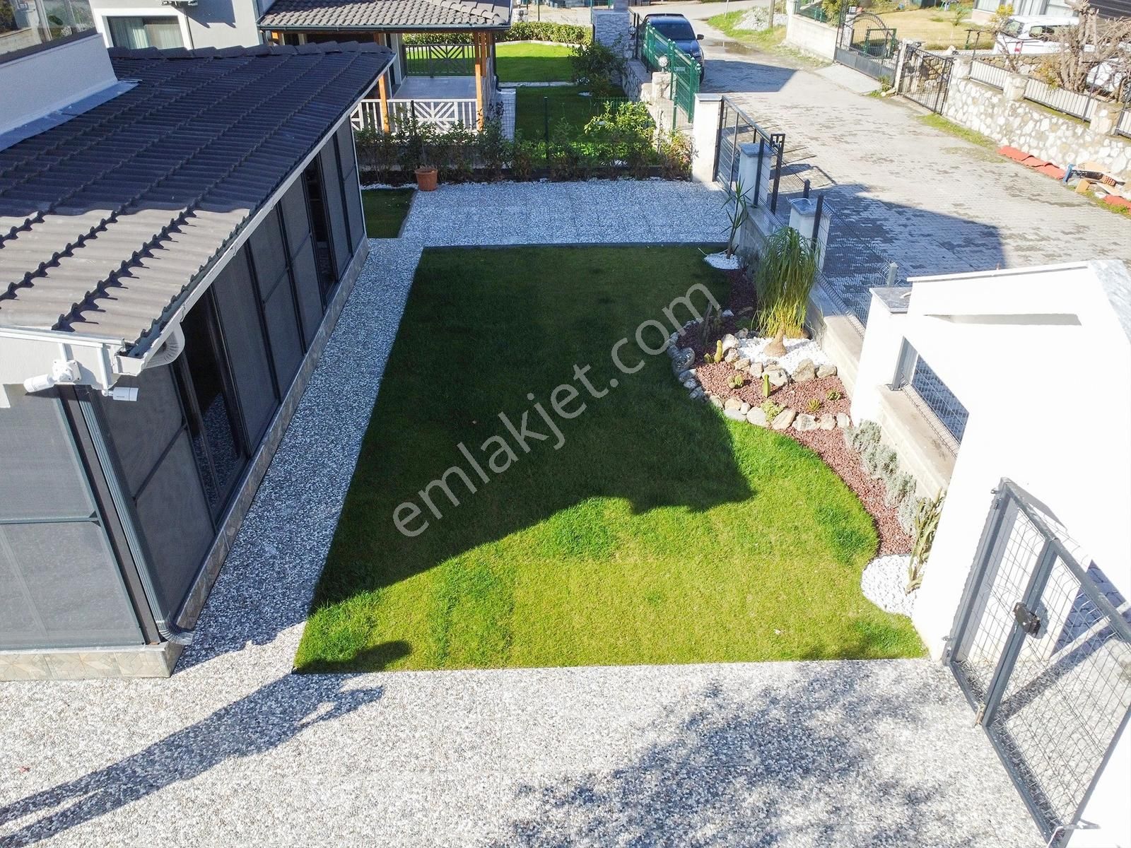 Ata'dan Yüksek İnşaat Kalitesine Sahip Şık Eşyalı Müstakil Villa - Görsel 13