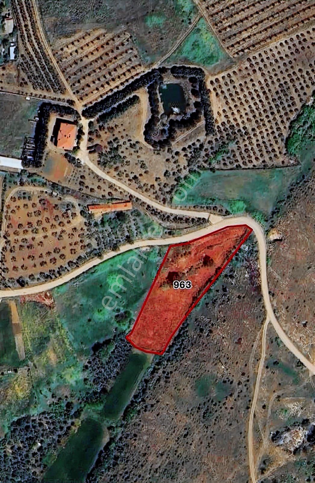 Köy Merkezine Yakın Yola Cephe 4.300m2 Yatırımlık Arazi.