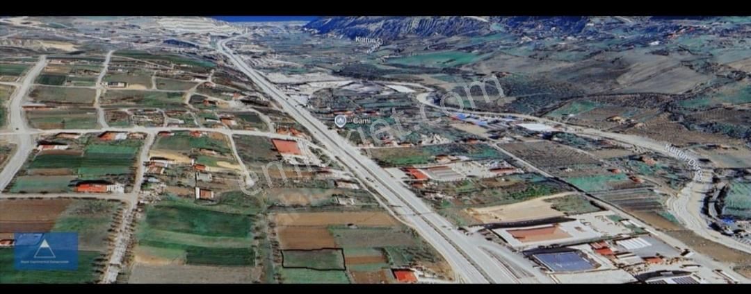 Royal Gayrimenkulden Derecik'te Ticari İmarlı Satılık Arsa(t2.) - Görsel 4