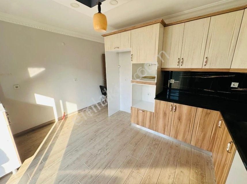 Didim Merkezde Kiralık 3+1 Ayrı Mutfak Katta Tek Geniş Daire - Görsel 9