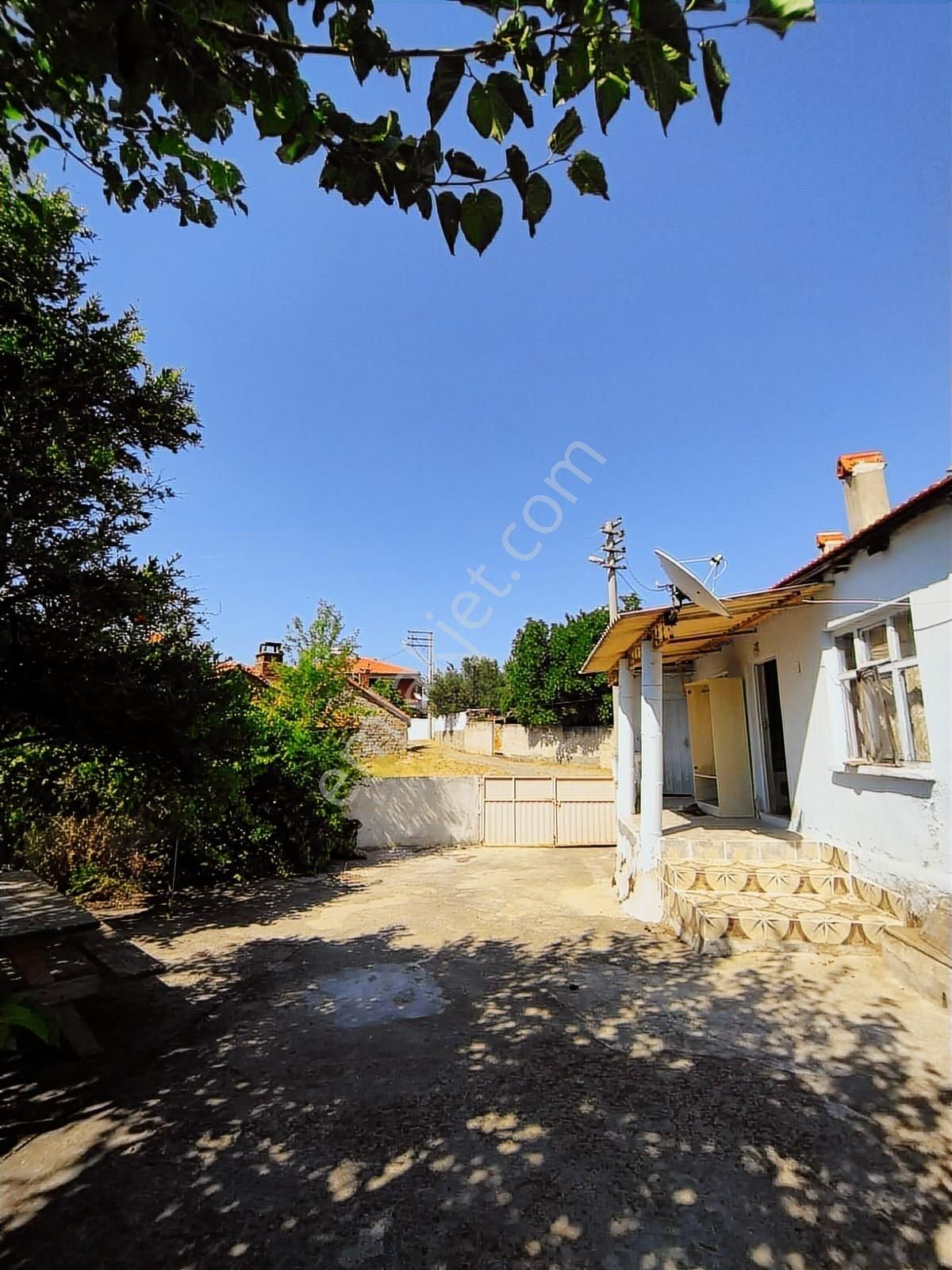 Pinus Gayrimenkul'den//satılık Taş Köyevi