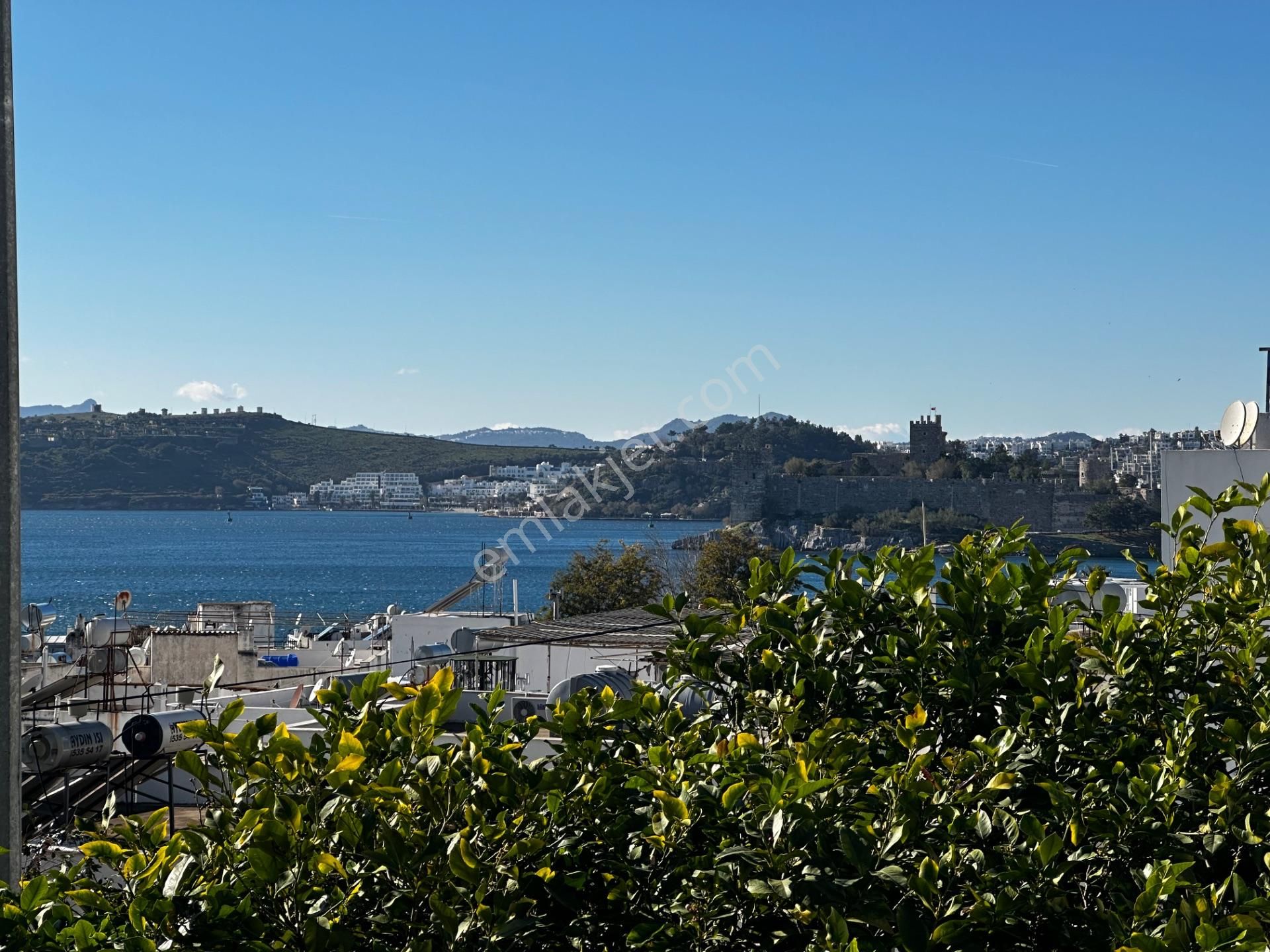 Kumbahçede Deniz Ve Kale Manzaralı Dubleks Villa