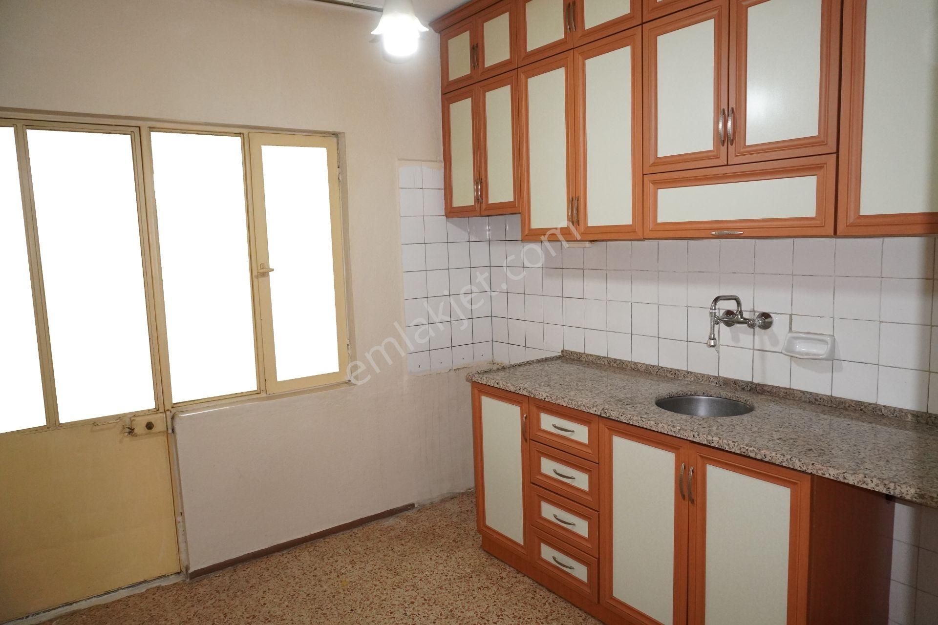 Ataşehirde Kiralık Yüksek Zemin 2+1 Çiğli Serkan Emlak Dan