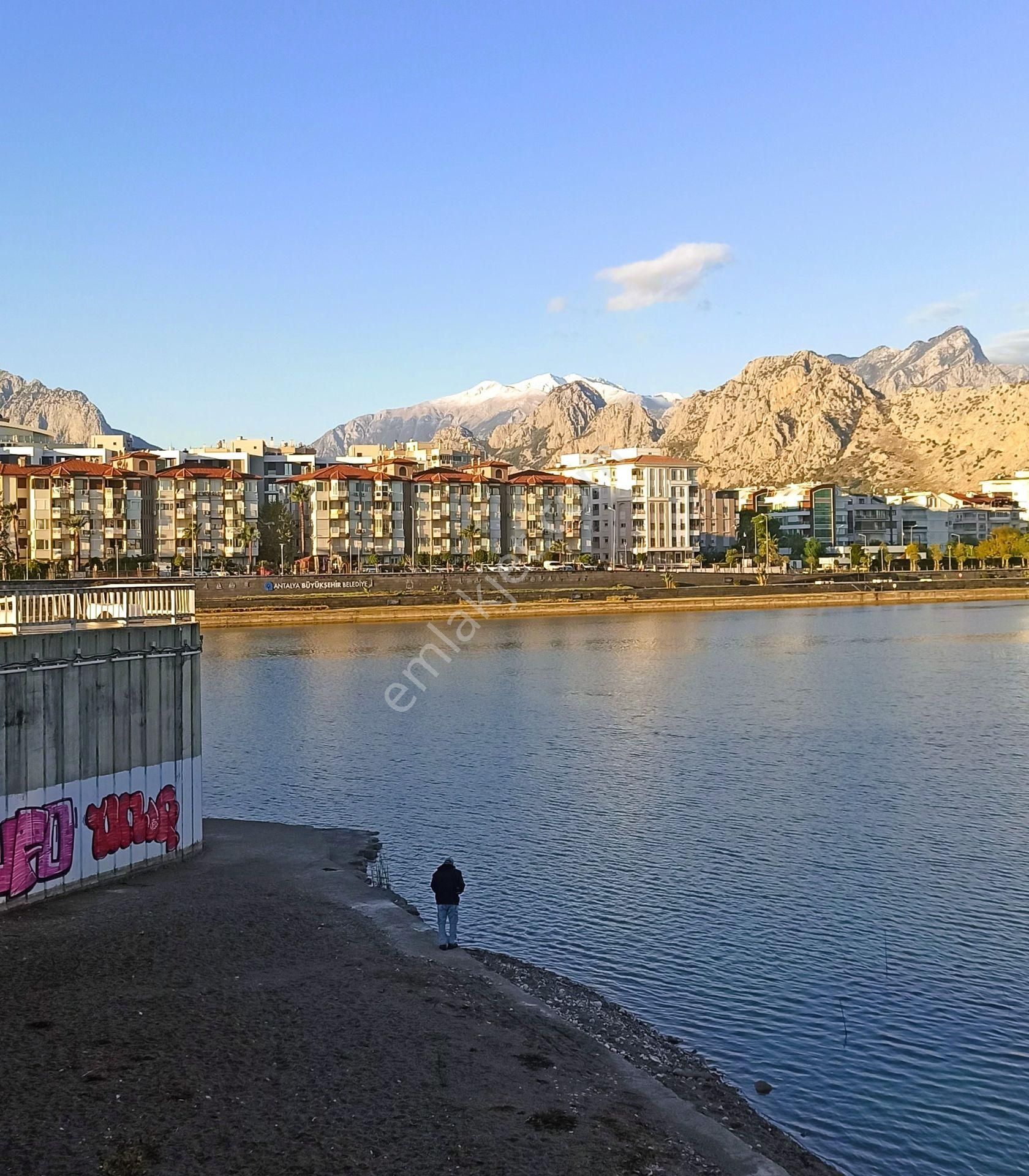 Konyaaltı Limanda Denize Sıfır Site İçinde Lüx Daire - Görsel 11