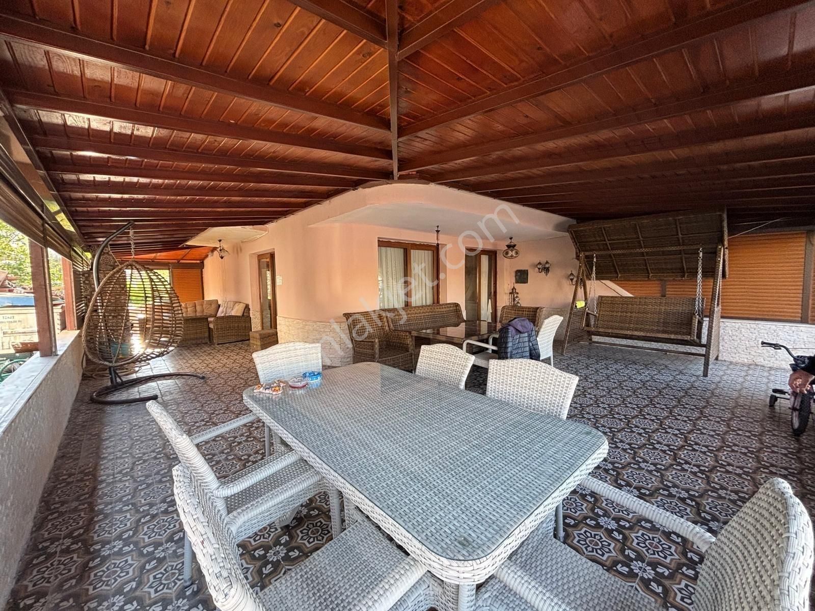 Fırsaat Denize 100m Yakınlıkta Ferah Konumda Bakımlı 3+1yazlık - Görsel 3