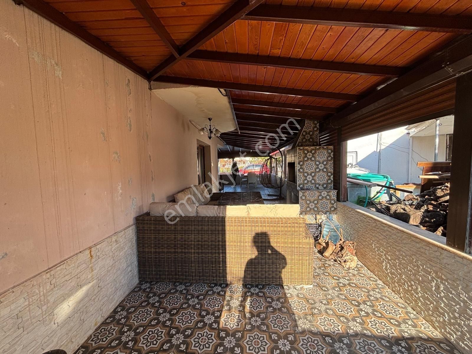 Fırsaat Denize 100m Yakınlıkta Ferah Konumda Bakımlı 3+1yazlık - Görsel 4