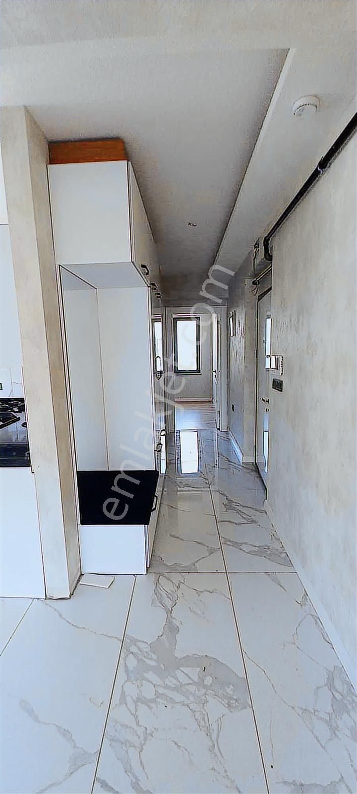 Lüx Geniş Ferah Boş Oturmaya Hazır 1+1 İskanlı Yüksek Giriş