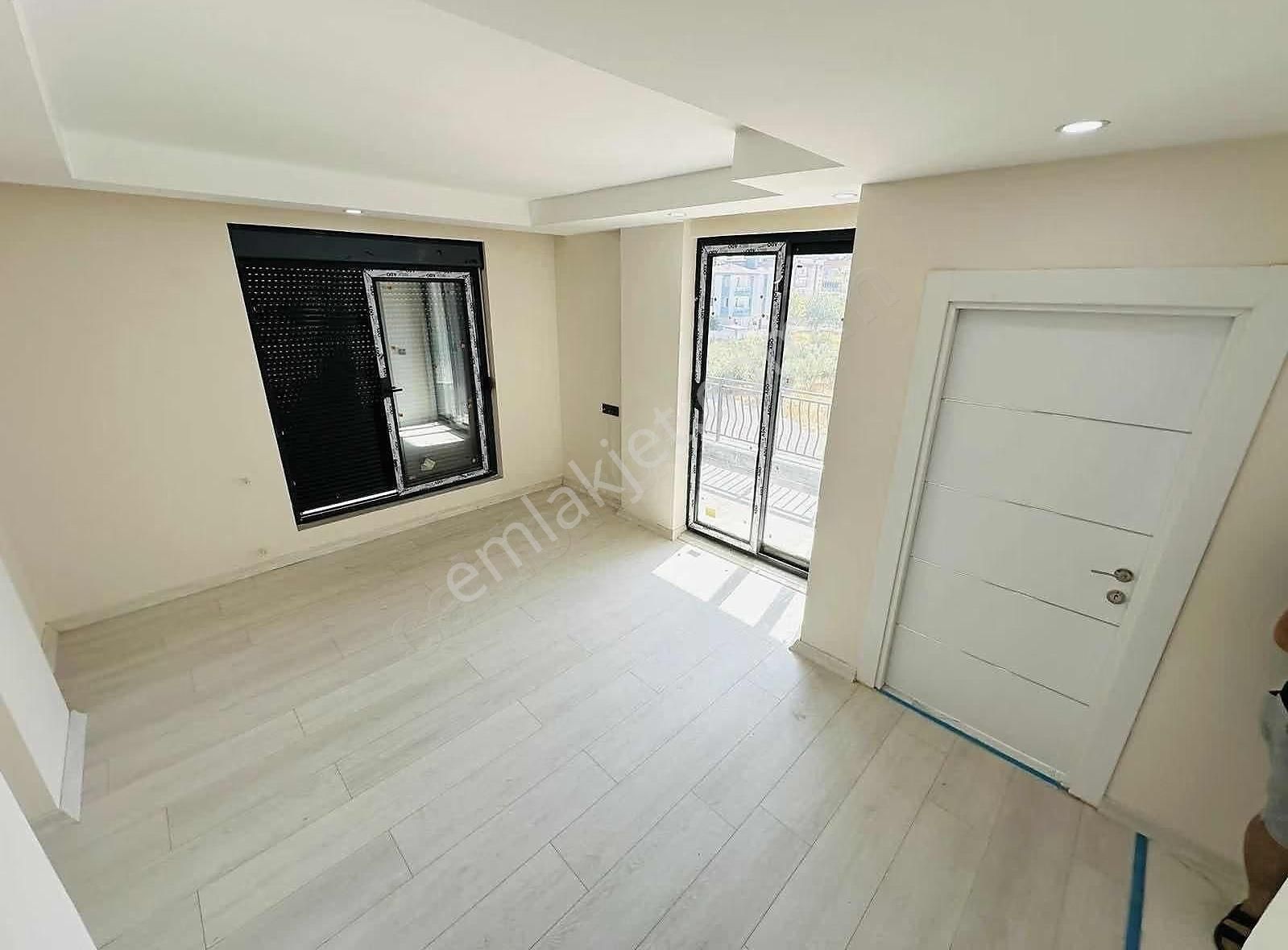 V. Karşıyaka'da Havuzlu Tramvaya Adım Mesafede Her Şehi Ayrı 2+1 - Görsel 3