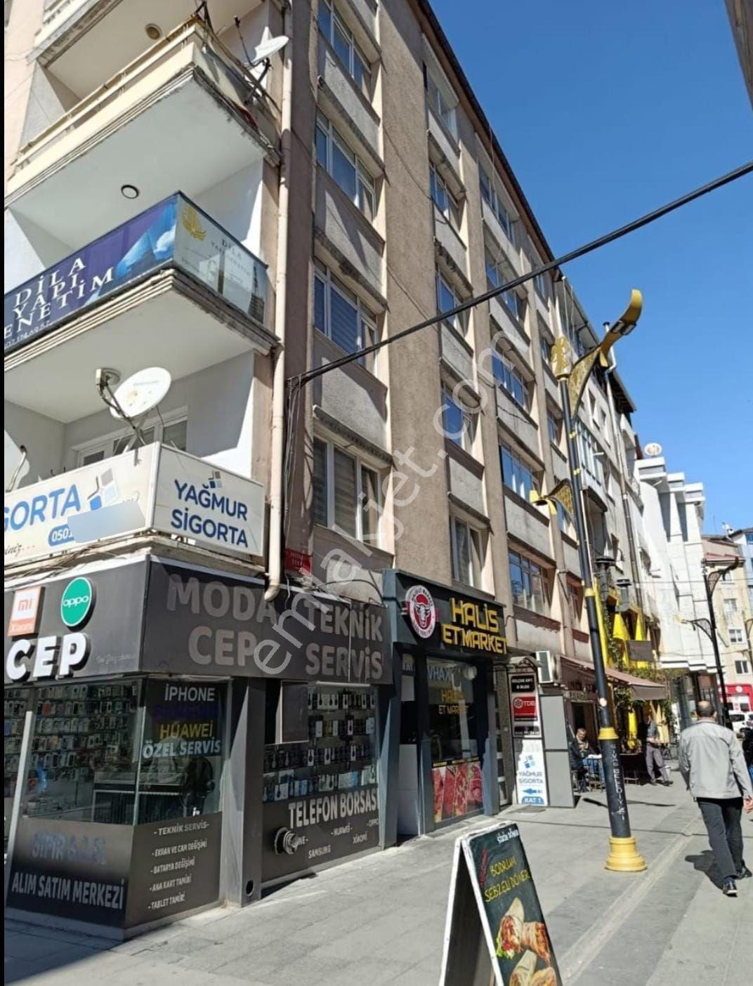 Yıldız Gayrımenkul"den Hikmet Işık Cad. 2+1 Ara Kat Daire !