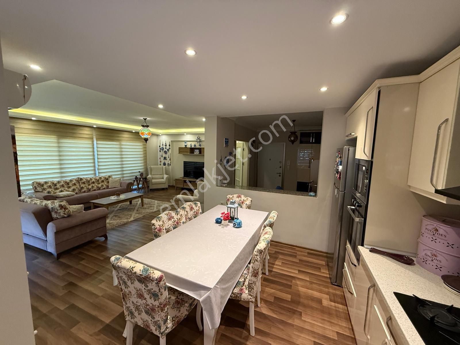 Kuşadası Merkeze Yakın Doğalgazlı Lüx Site 3+1 Geniş Satılık Daire - Görsel 14