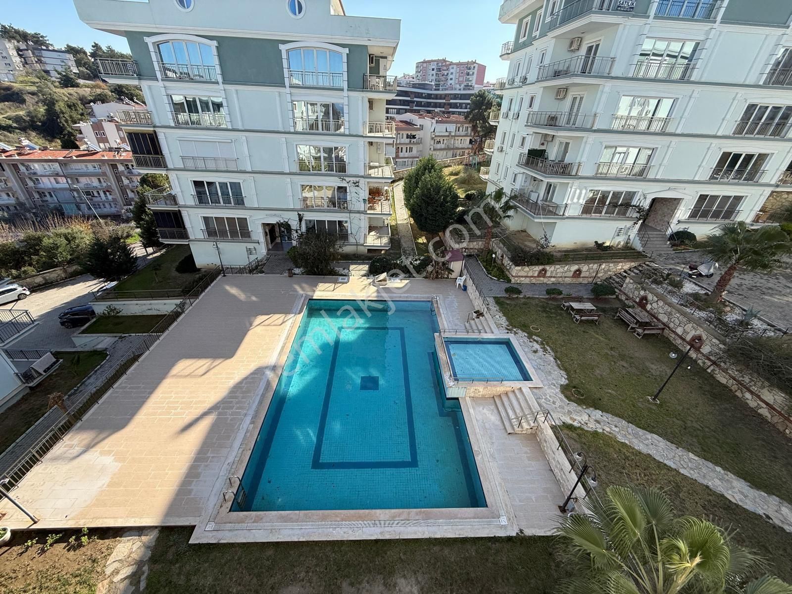 Kuşadası Merkeze Yakın Doğalgazlı Lüx Site 3+1 Geniş Satılık Daire - Görsel 3