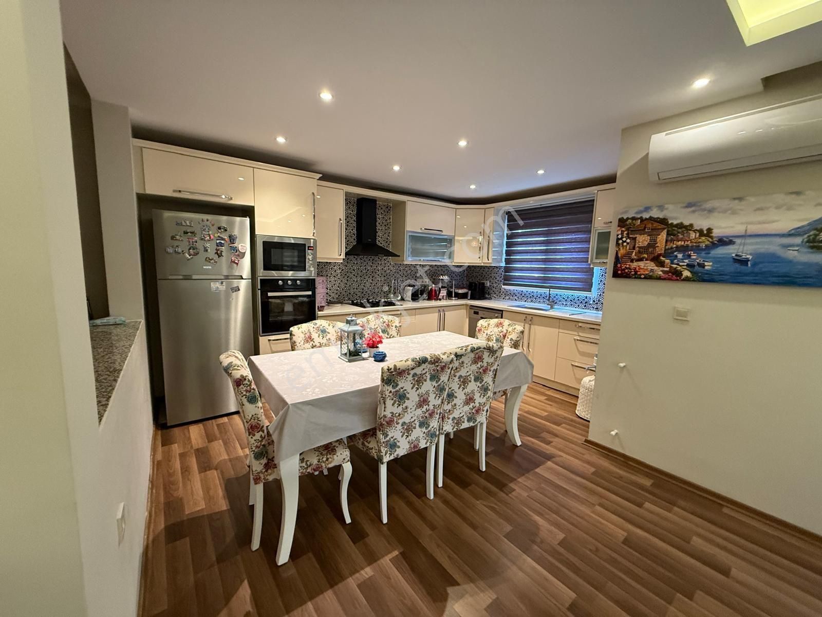 Kuşadası Merkeze Yakın Doğalgazlı Lüx Site 3+1 Geniş Satılık Daire - Görsel 12