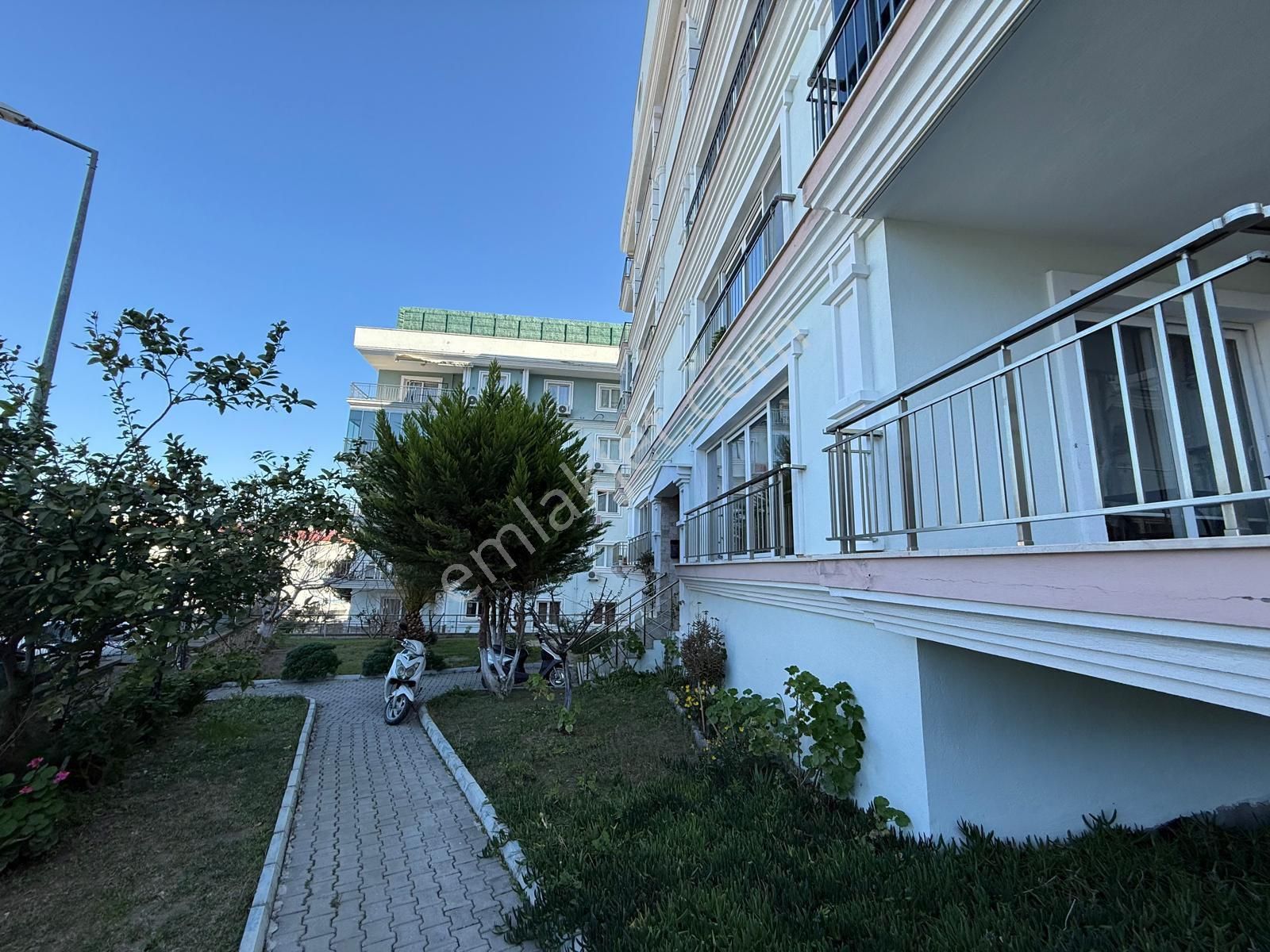 Kuşadası Merkeze Yakın Doğalgazlı Lüx Site 3+1 Geniş Satılık Daire - Görsel 5