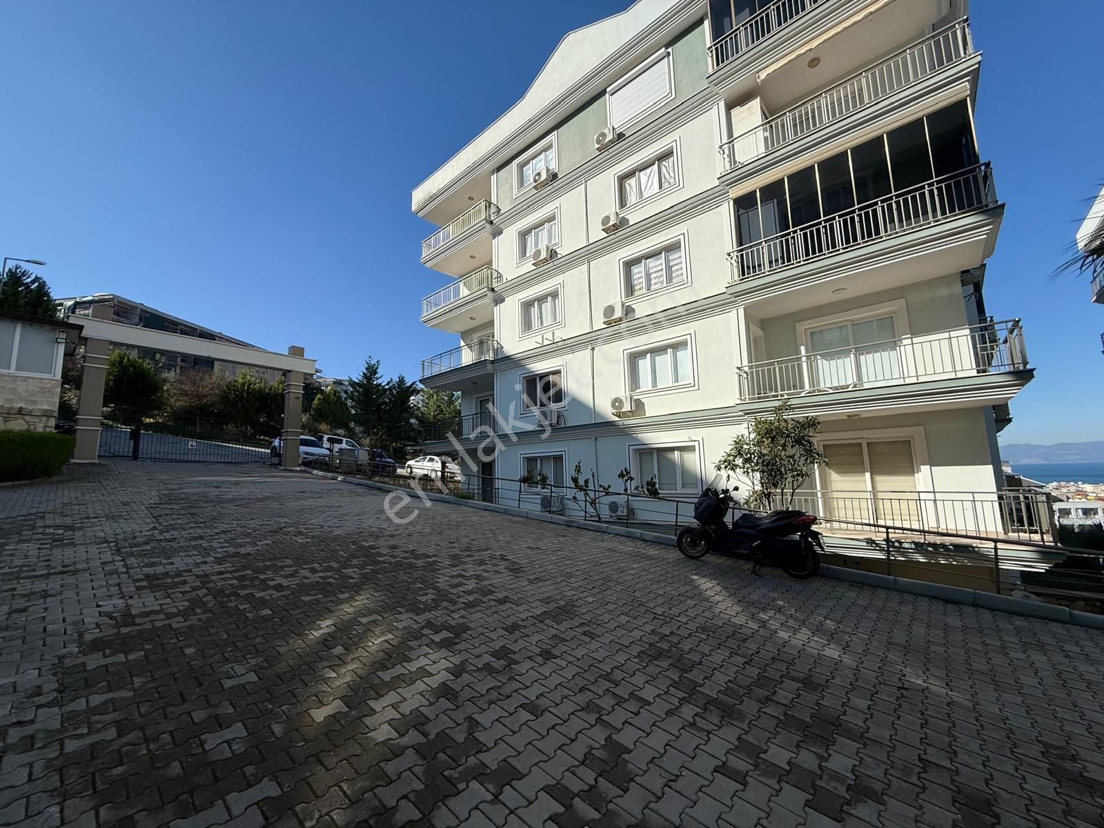 Kuşadası Merkeze Yakın Doğalgazlı Lüx Site 3+1 Geniş Satılık Daire - Görsel 8