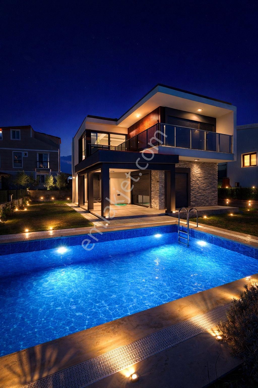 Kuşadası Güzelçamlıda Satılık 4+1 Özel Havuzlu 4+1 Villa