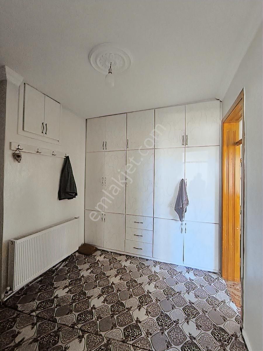 Ana Cadde Üzerinde Satılık Altı Ticari Komple Satılık Ev - Görsel 8