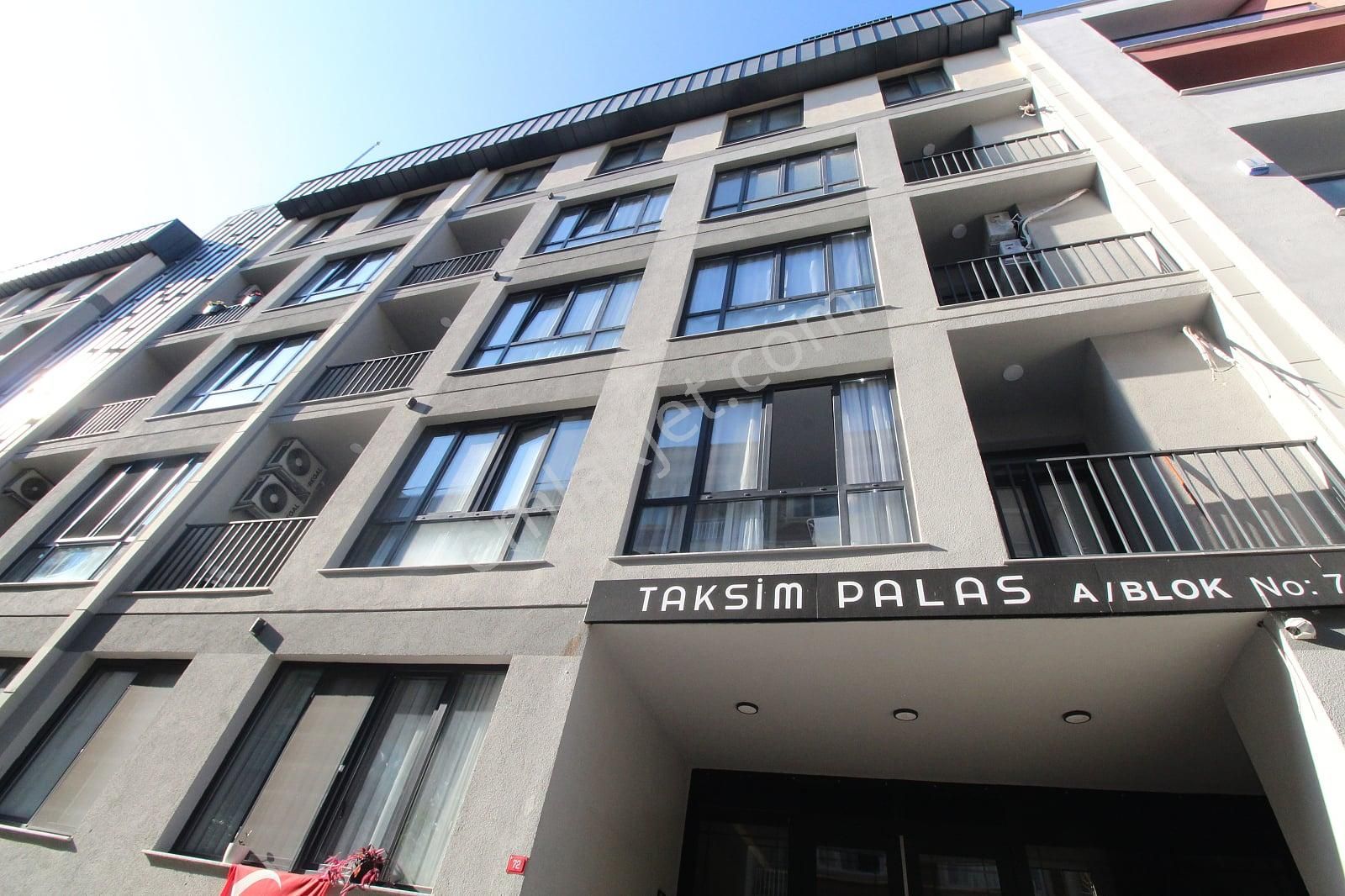 İstanbul Taksim Palas'ta 1.5+1 Balkonlu Kiralık Daire