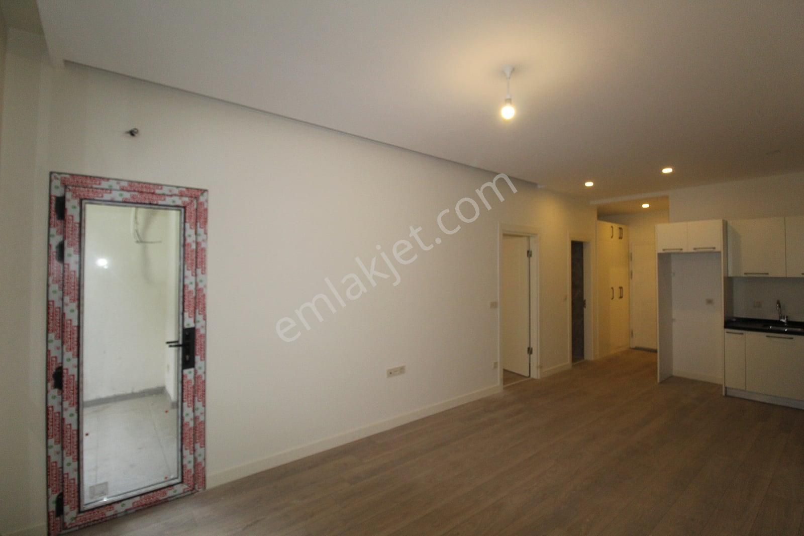 İstanbul Taksim Palas'ta 1.5+1 Balkonlu Kiralık Daire - Görsel 3