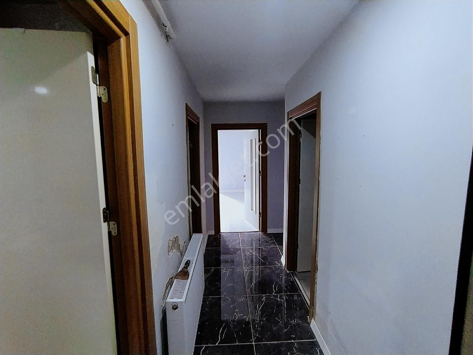 Havuzlu Site İçerisinde Doğalgazlı 2+1 Kiralık Daire - Görsel 15