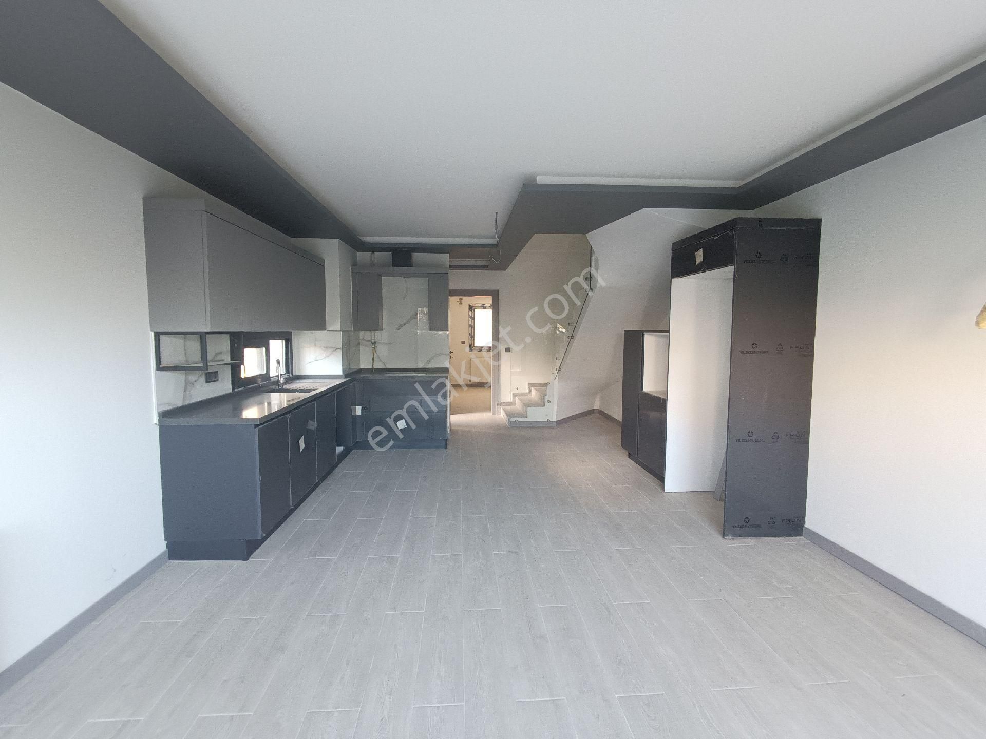 Kuşadası Merkezde Satılık 3+1 Sıfır Bahçe Dublex Daire - Görsel 3