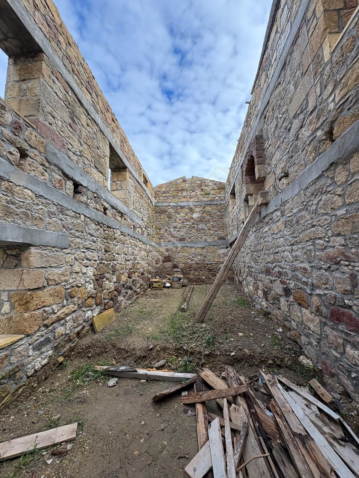 Kuzey Ege’nin Cenneti Sazlı Köyü’nde Satılık Taş Ev - Görsel 4