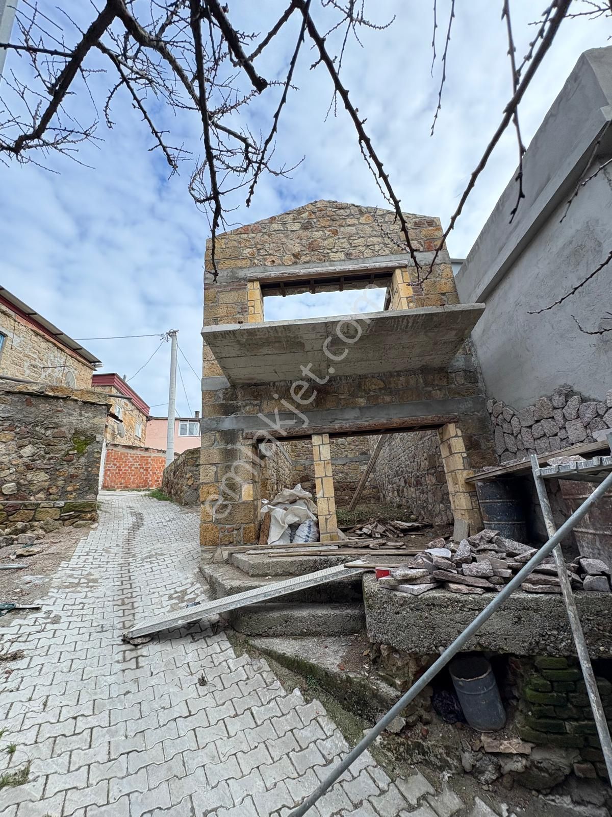 Kuzey Ege’nin Cenneti Sazlı Köyü’nde Satılık Taş Ev - Görsel 2