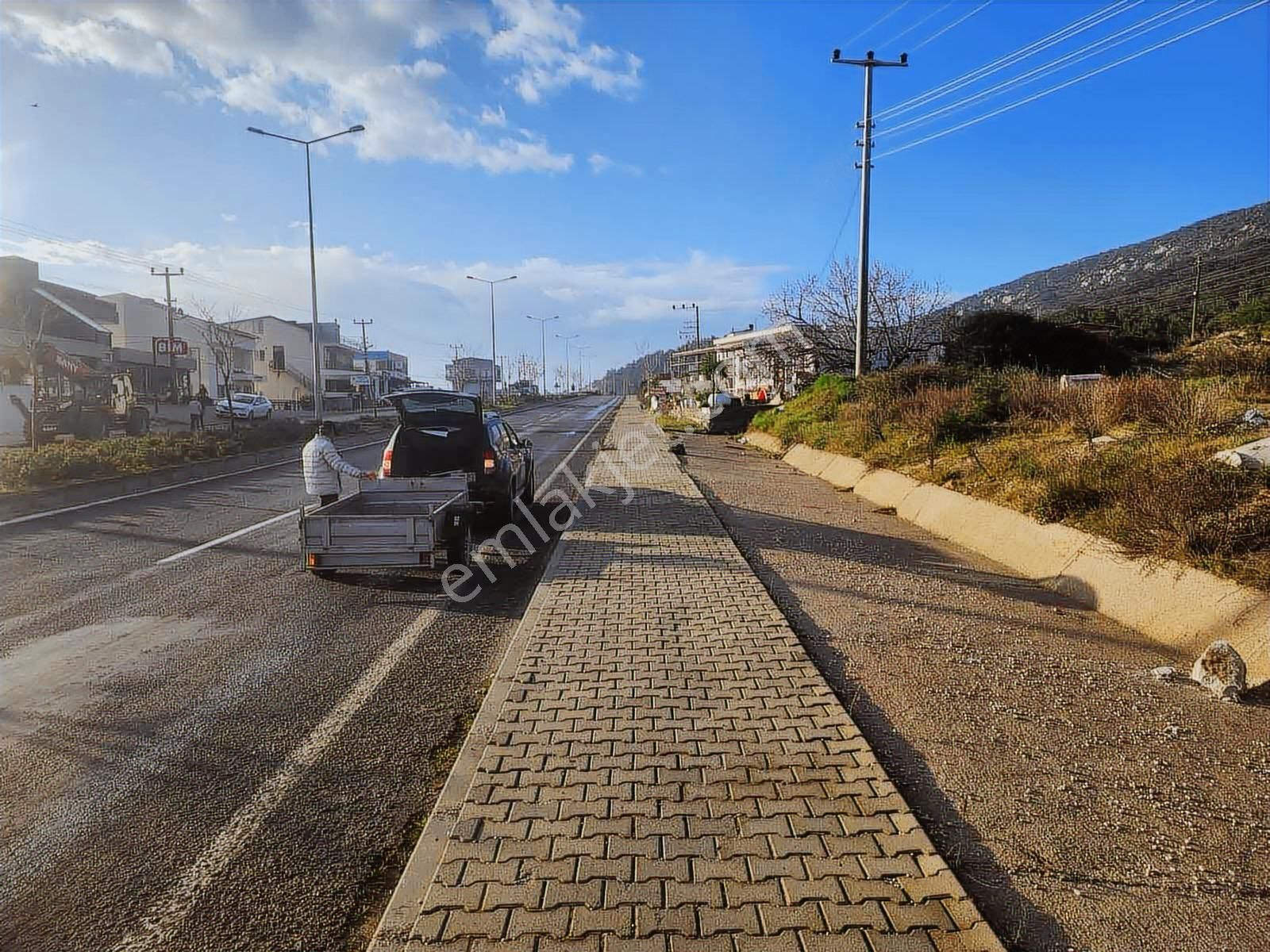 Mordoğan Emlaktan İzmir Caddesinde 2487m2 Satılık Köşe Tarla - Görsel 8