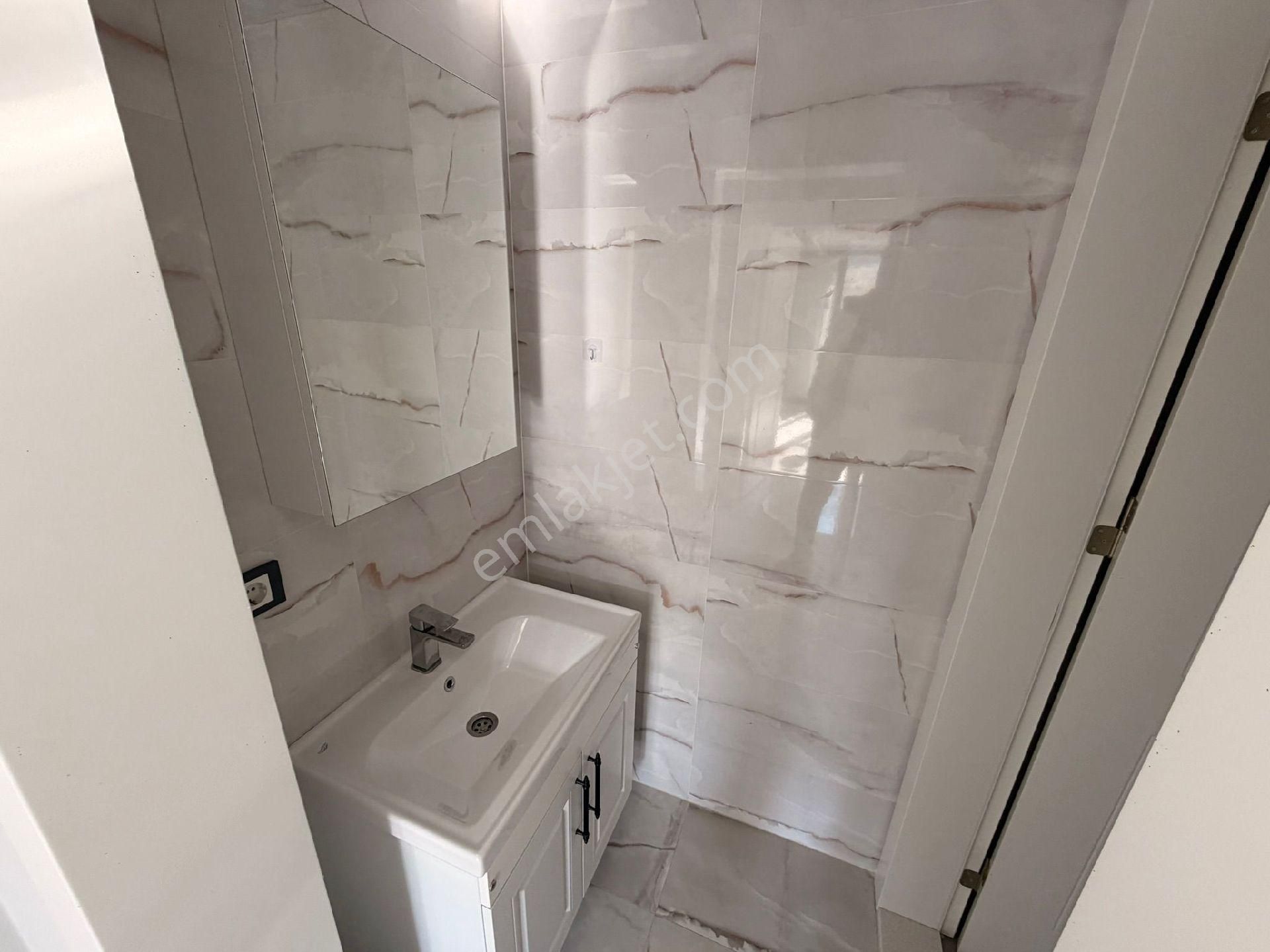 Karahasanlı Mahallesinde 170 M2 Ara Kat Daire 7500.000 Tl - Görsel 17