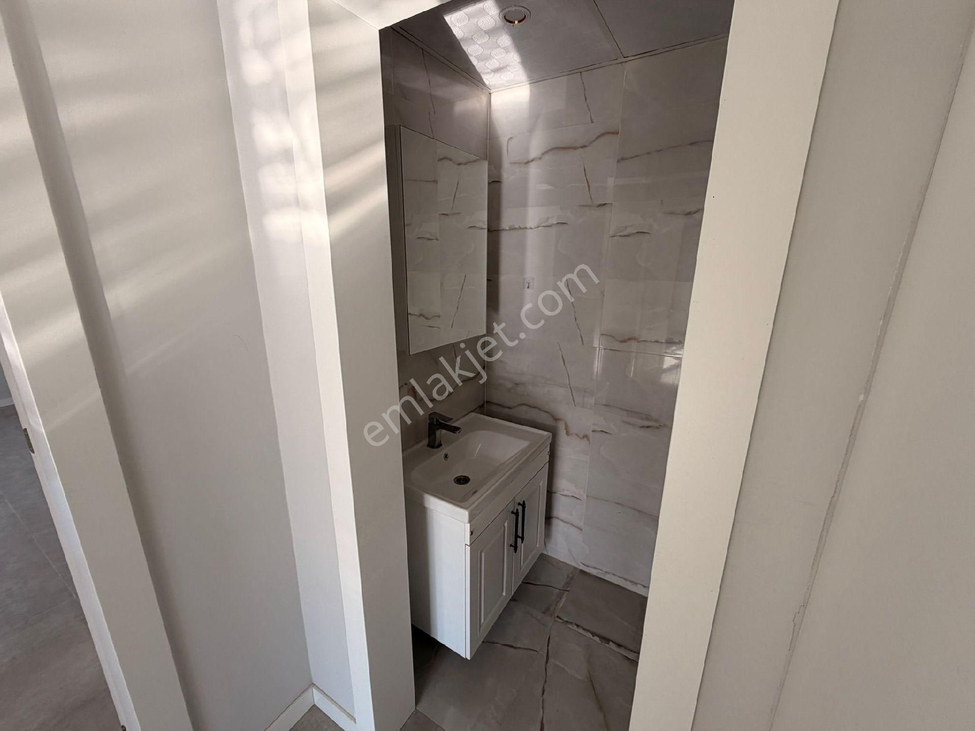 Karahasanlı Mahallesinde 170 M2 Ara Kat Daire 7500.000 Tl - Görsel 16