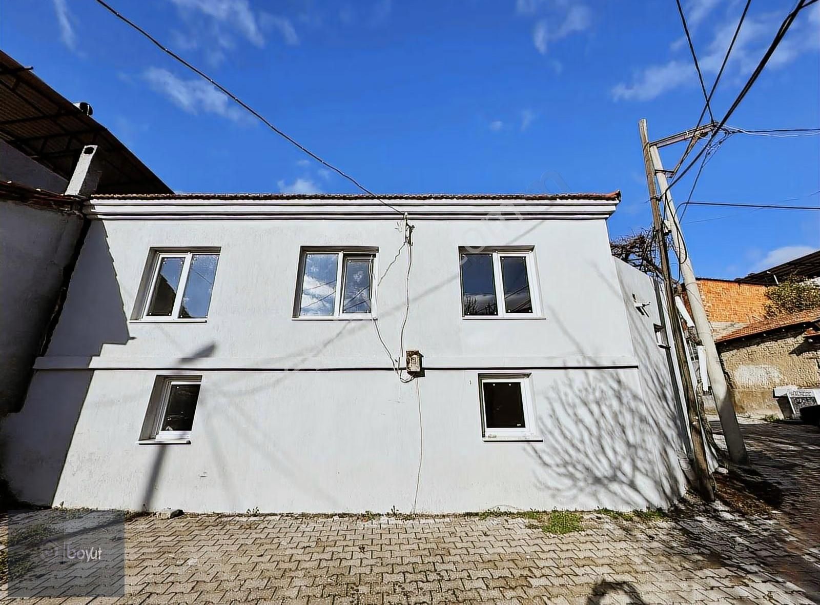 Boyut'tan Havran Yeni Şehir Hastanesi Yakınında Satılık Köy Evi