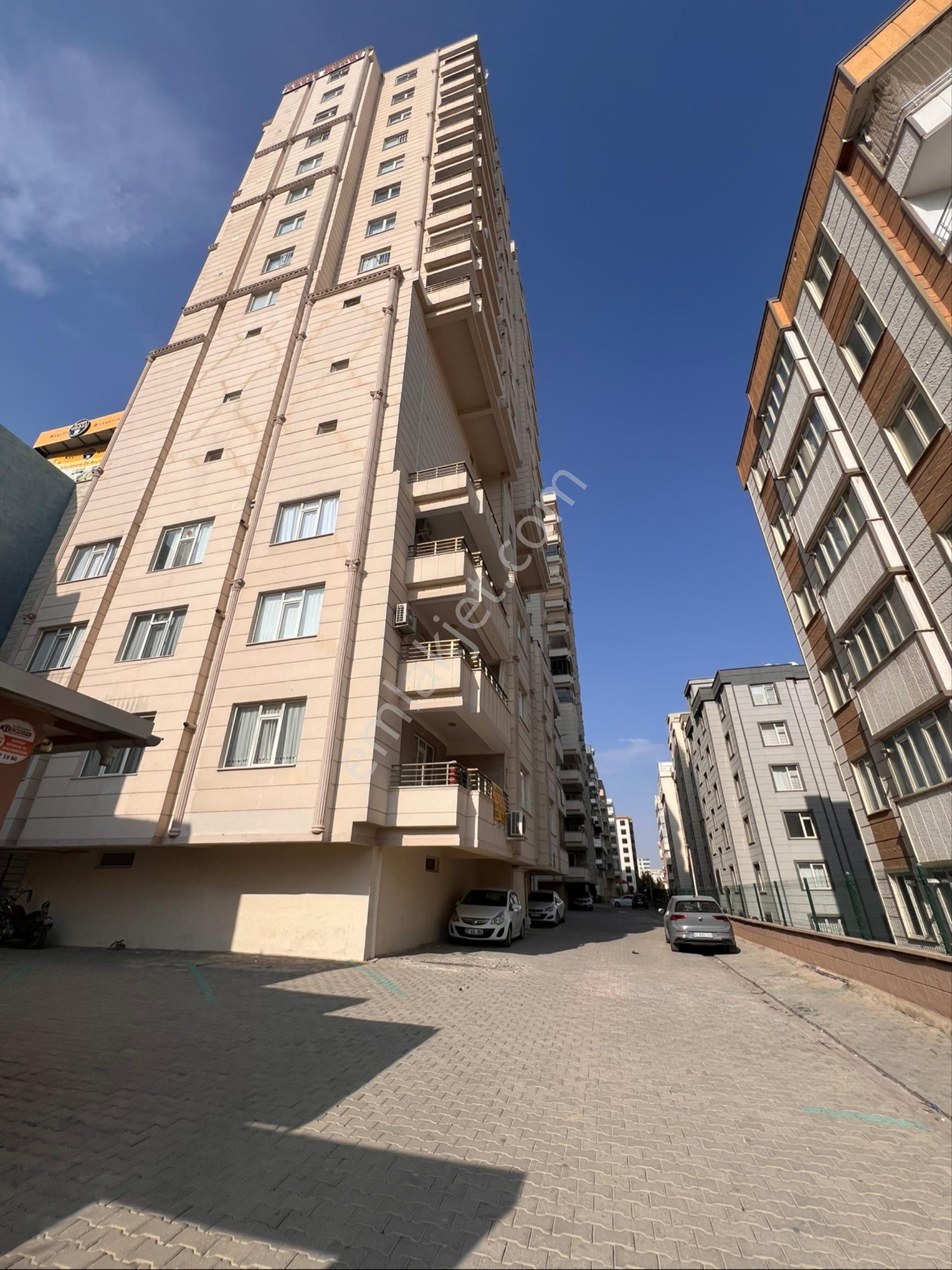 İzol Emlaktan Karaköprü Akpıyarda Kiralık Eşyalı 3+1 Daıre - Görsel 2