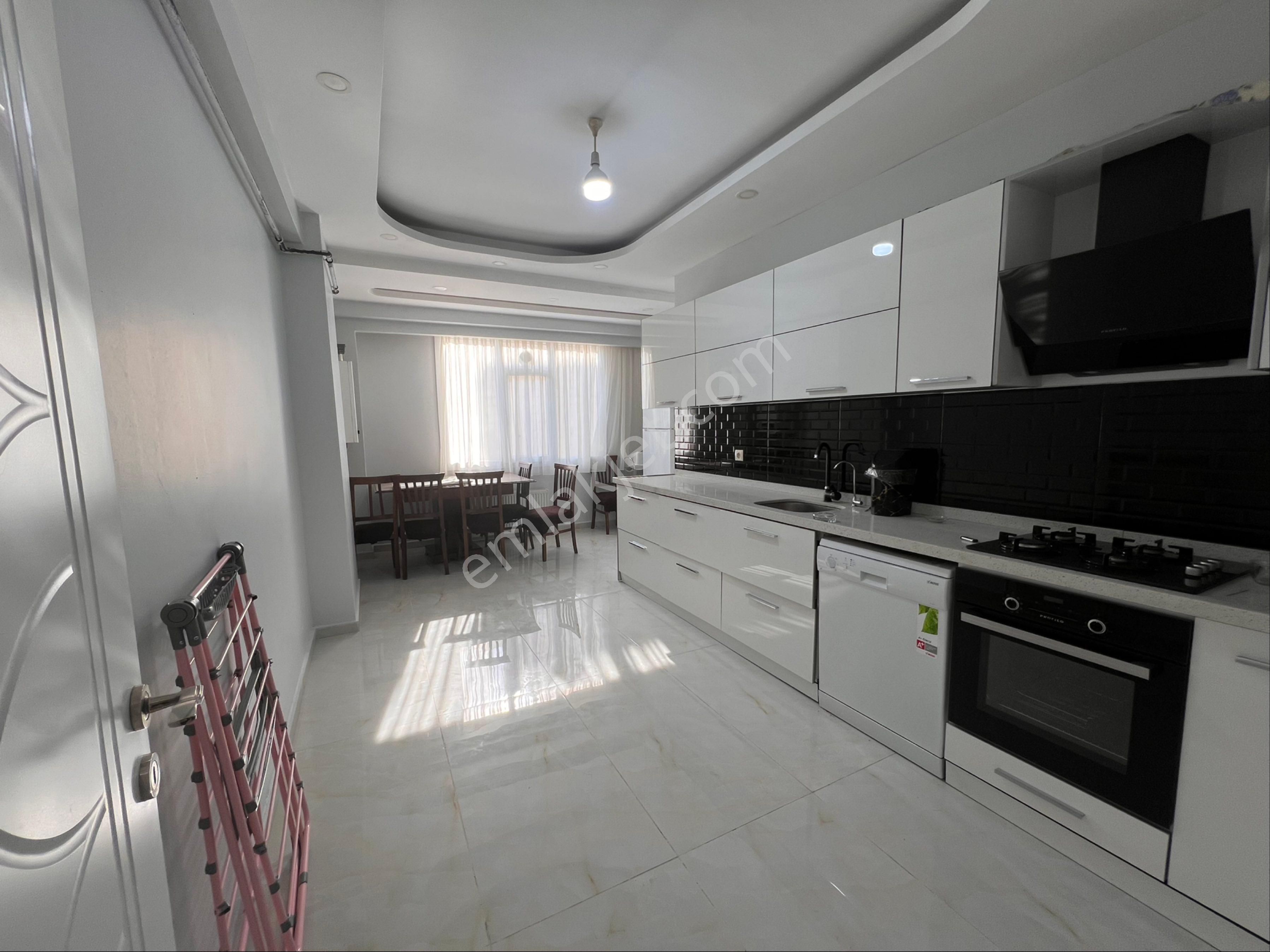 İzol Emlaktan Karaköprü Akpıyarda Kiralık Eşyalı 3+1 Daıre - Görsel 5