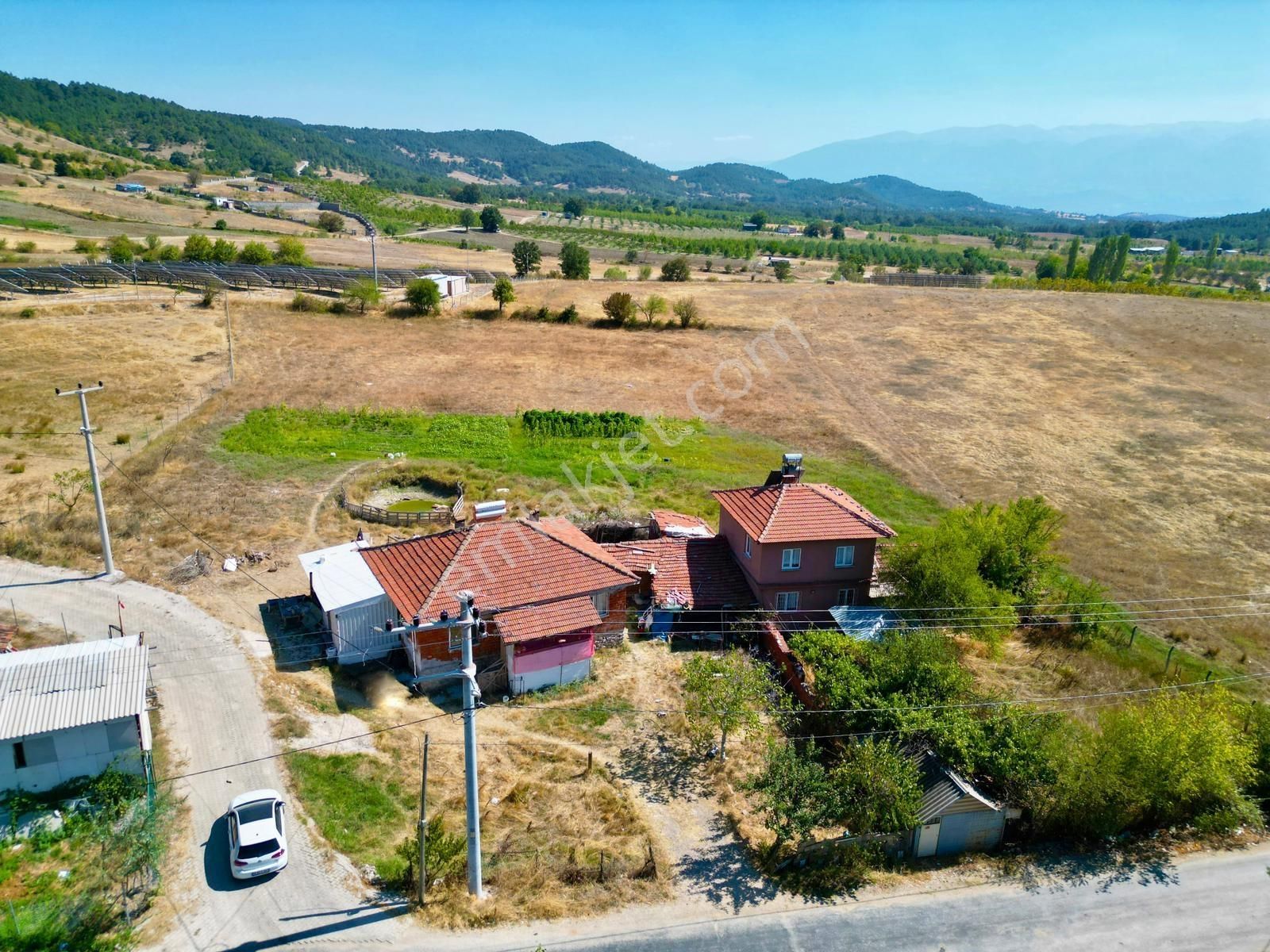 Milyarder'den Gürsu Dan İçinde Ev Olan Satılık Fırsat Tarla