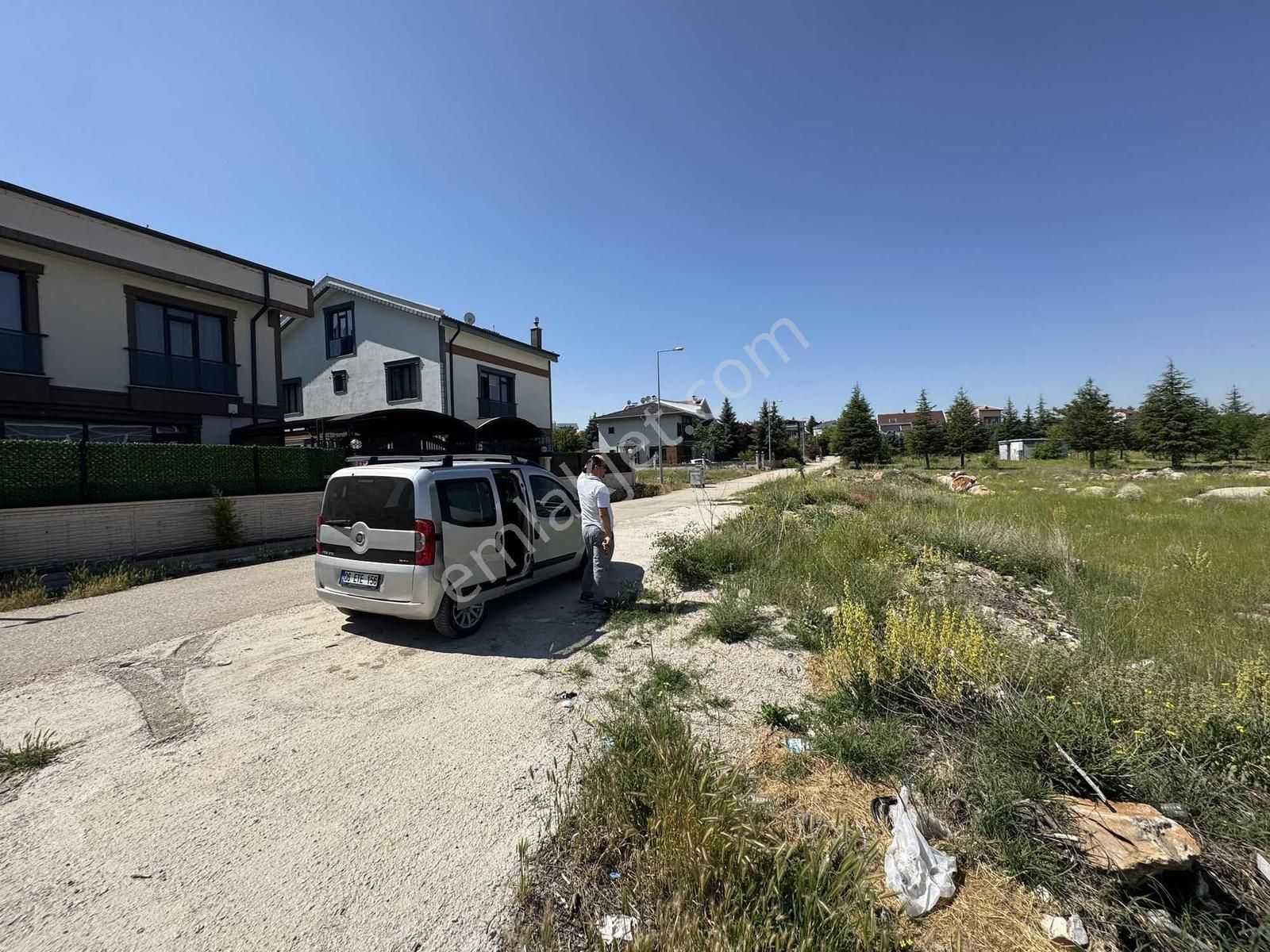 Alaçatıdan Harika Lokasyonda/avm Yakını/345 M2 0.50 Emsal Arsa - Görsel 3