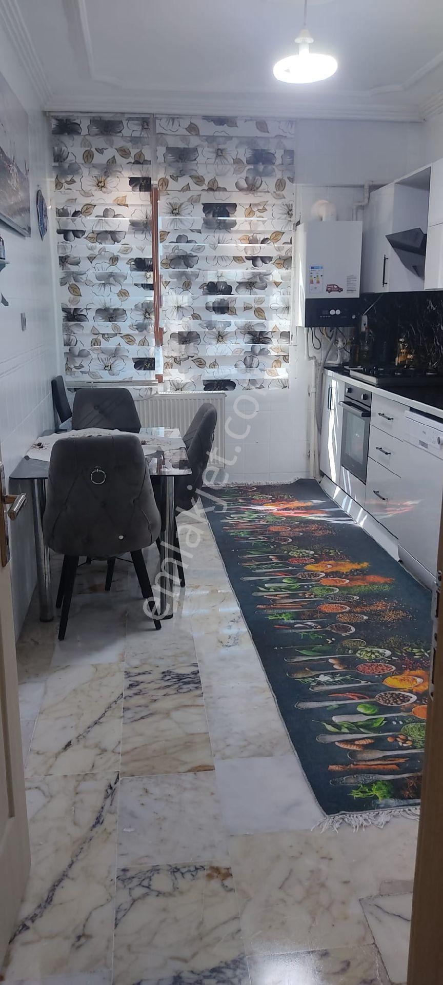 4 Oda Doğalgazlı Parkeli Kiler Merkezi Konumda Lokasyon Olarak İyidir Şehrin Merkezi - Görsel 2
