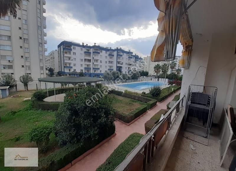 Denize Sadece 50 Metre Havuzlu Uygun Daire