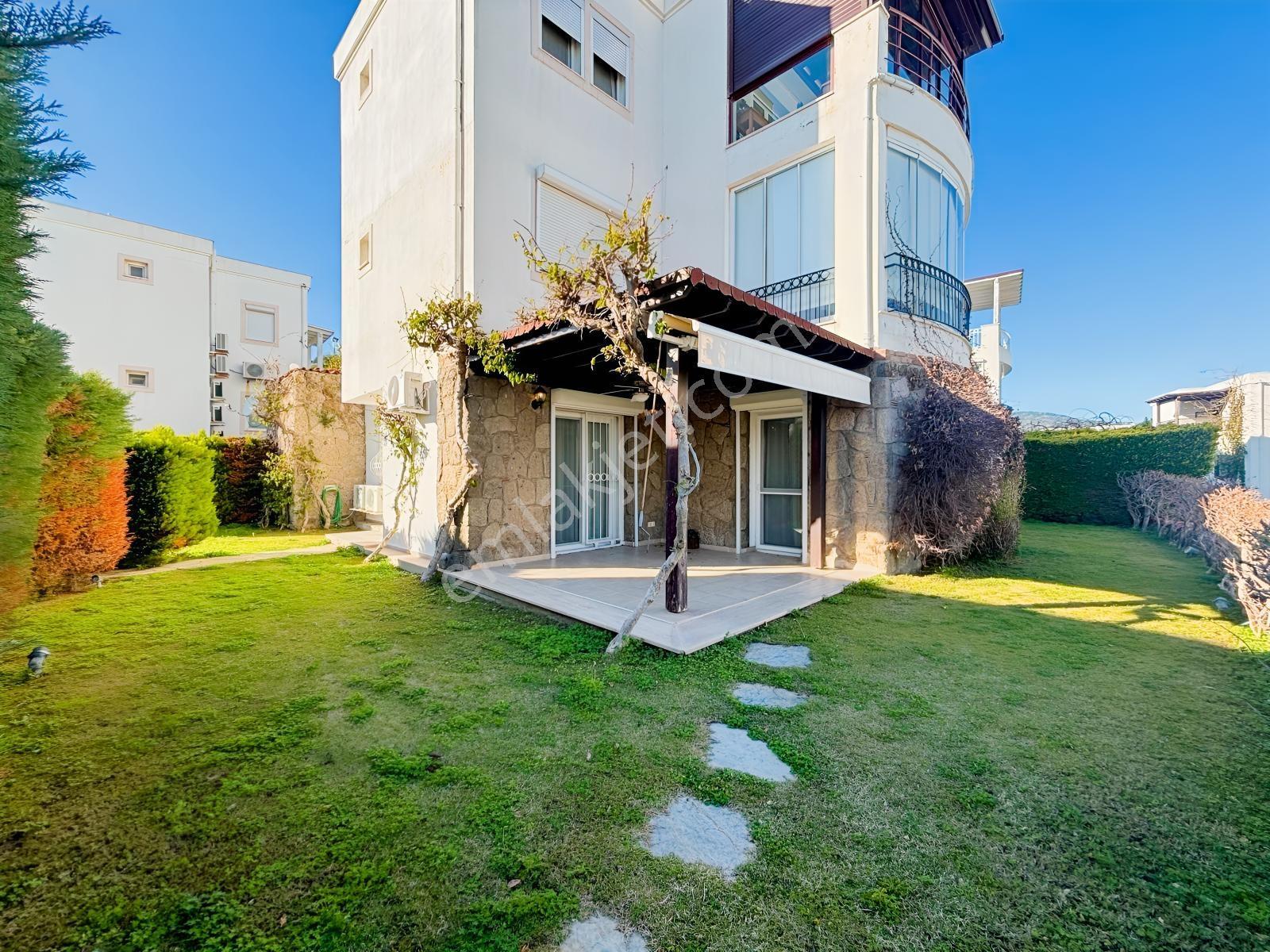 Bodrum Bitez Sarnıç Sitesi Plajlı Satılık Bahçe Katı 3+1 Daire
