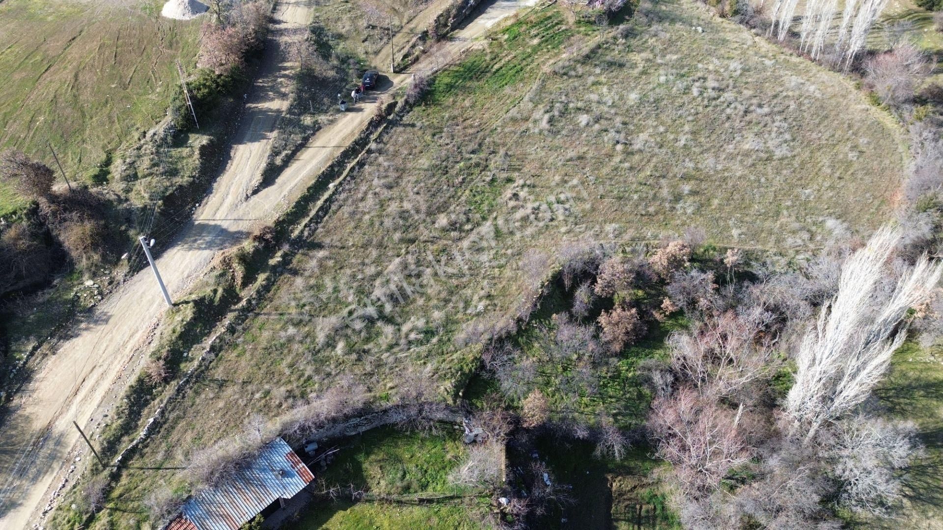 Eşme Kemer Mahallesinde Şehir Ve Doğa Manzaralı Satılık Değerli Arsa