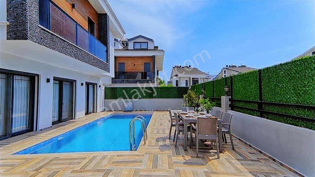 Babataşında Müstakil Havuzlu 4+1 Villa - Görsel 4