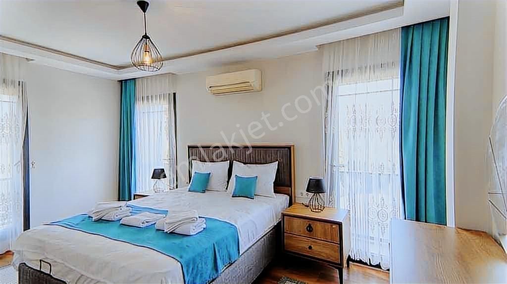 Babataşında Müstakil Havuzlu 4+1 Villa - Görsel 23