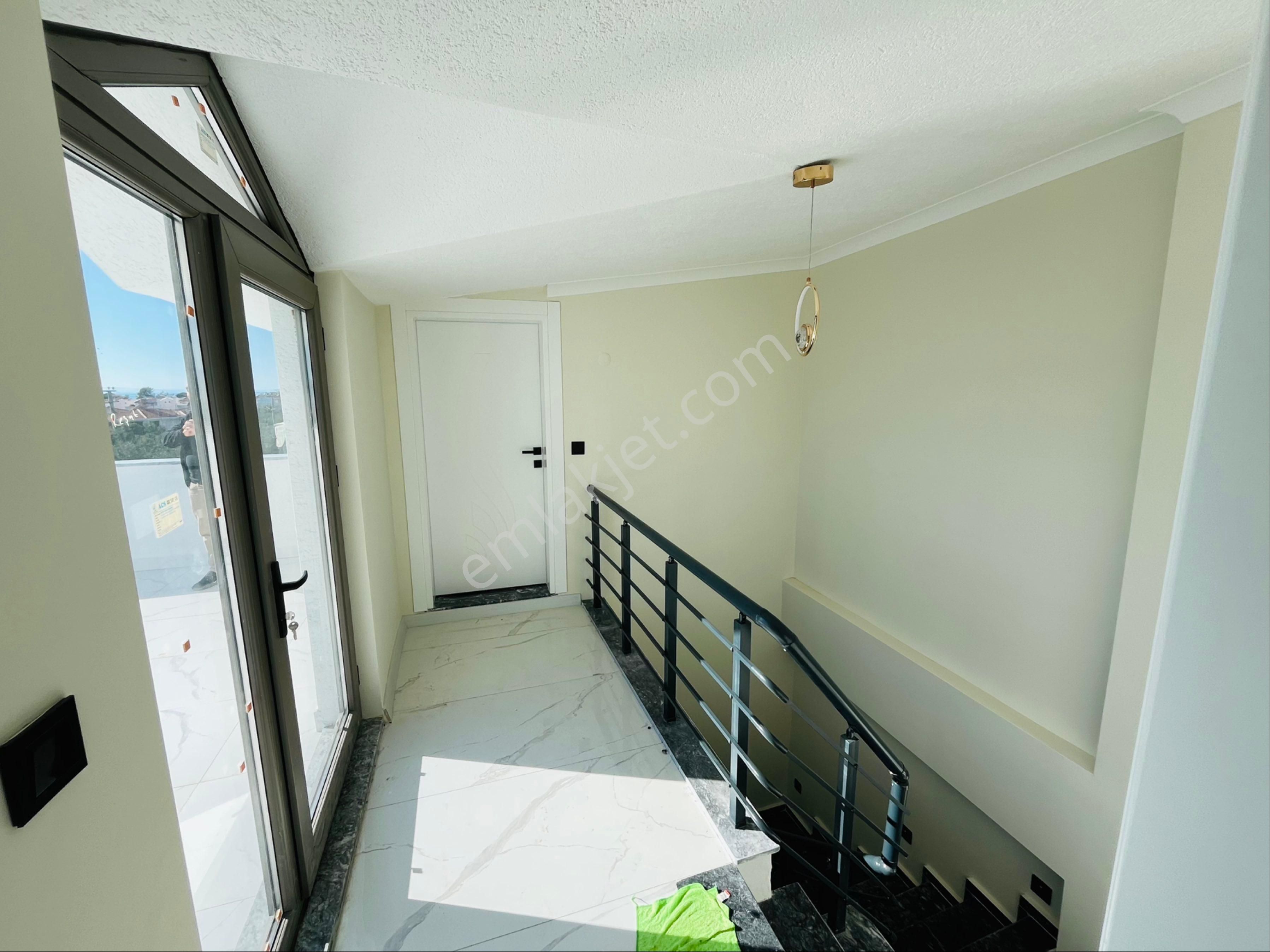 Güre Çamlıbel Sahil Kısmında Ultra Lüx 4+1 Teraslı Bahçeli Garajlı Triblex Villa - Görsel 28