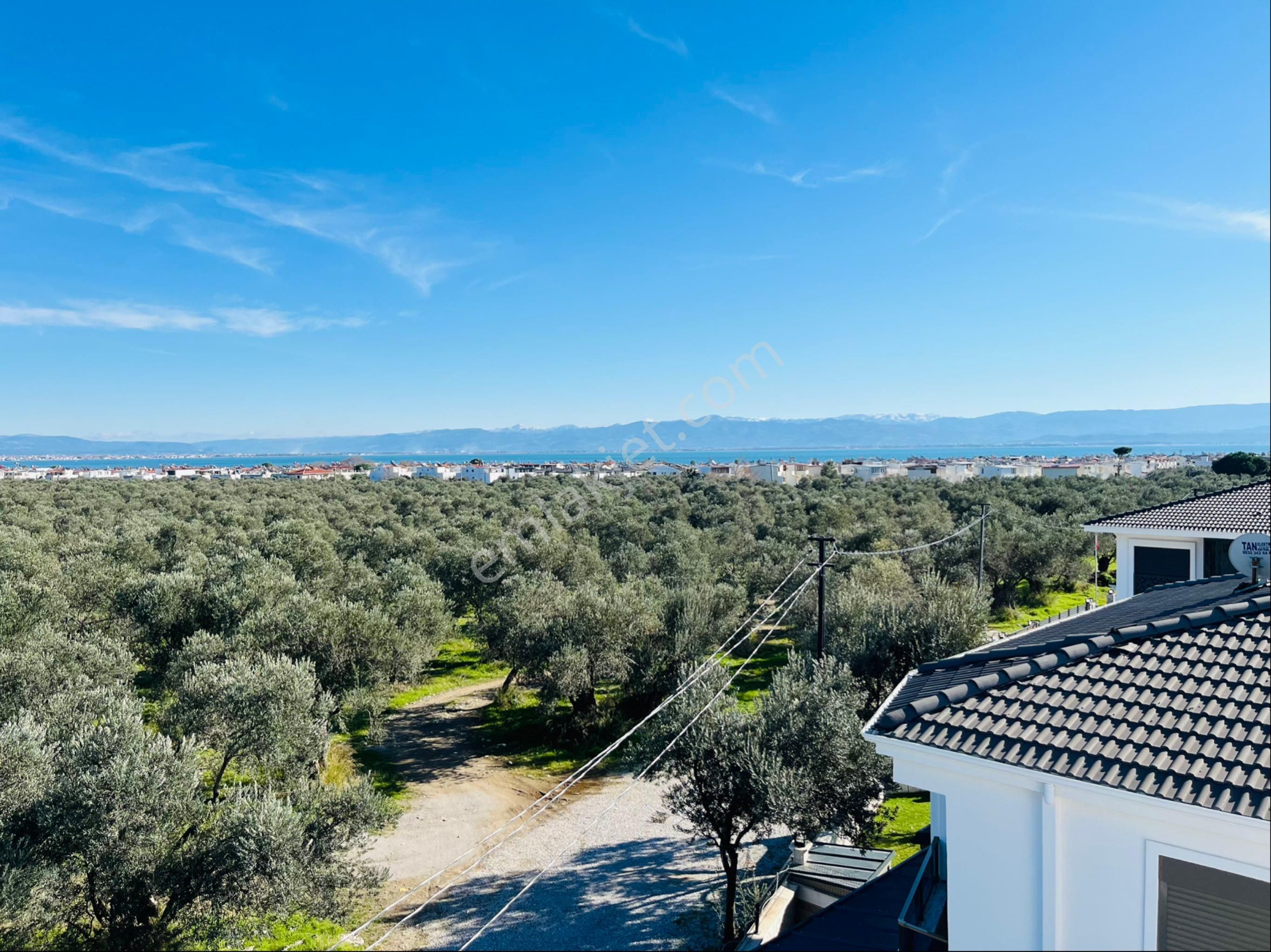 Güre Çamlıbel Sahil Kısmında Ultra Lüx 4+1 Teraslı Bahçeli Garajlı Triblex Villa - Görsel 33