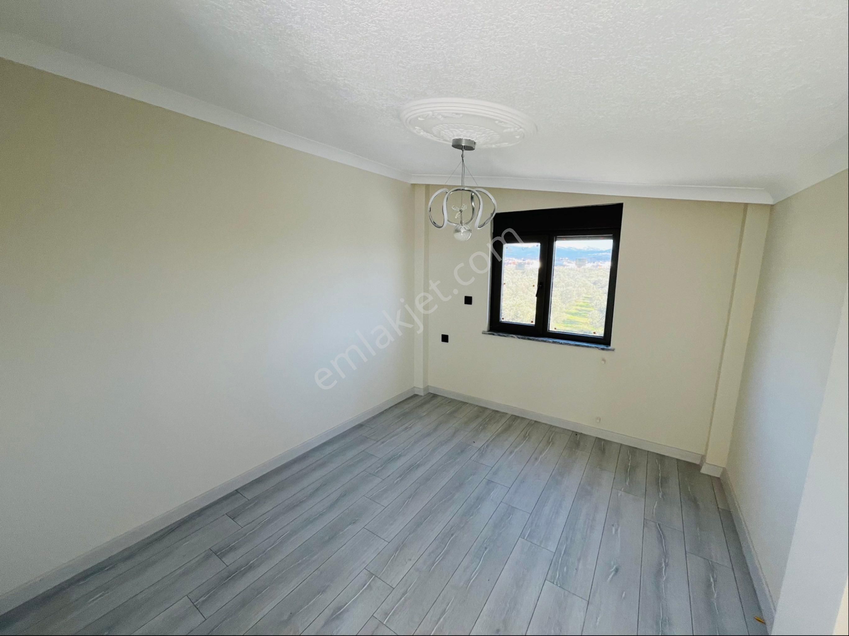 Güre Çamlıbel Sahil Kısmında Ultra Lüx 4+1 Teraslı Bahçeli Garajlı Triblex Villa - Görsel 27