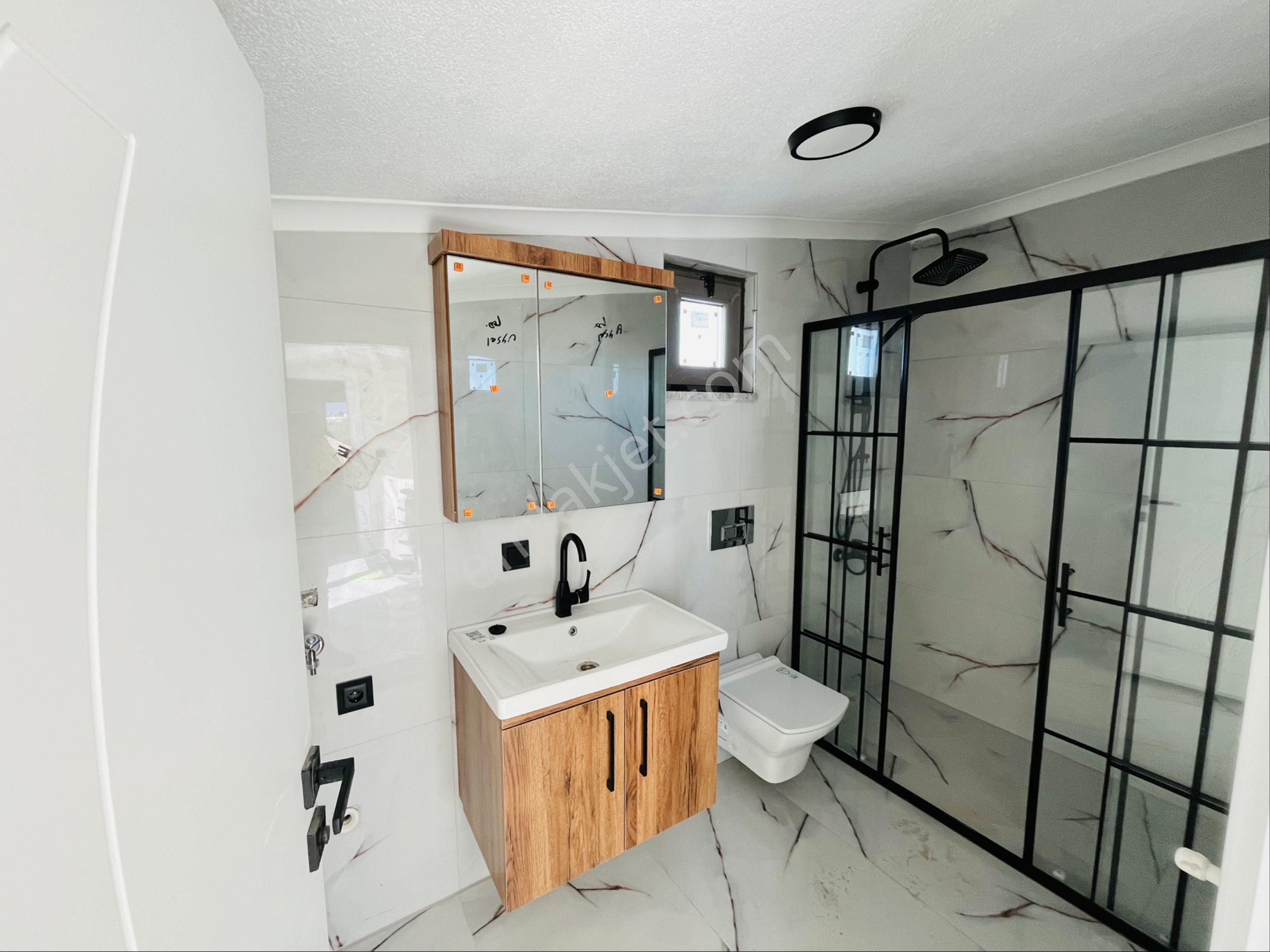 Güre Çamlıbel Sahil Kısmında Ultra Lüx 4+1 Teraslı Bahçeli Garajlı Triblex Villa - Görsel 29