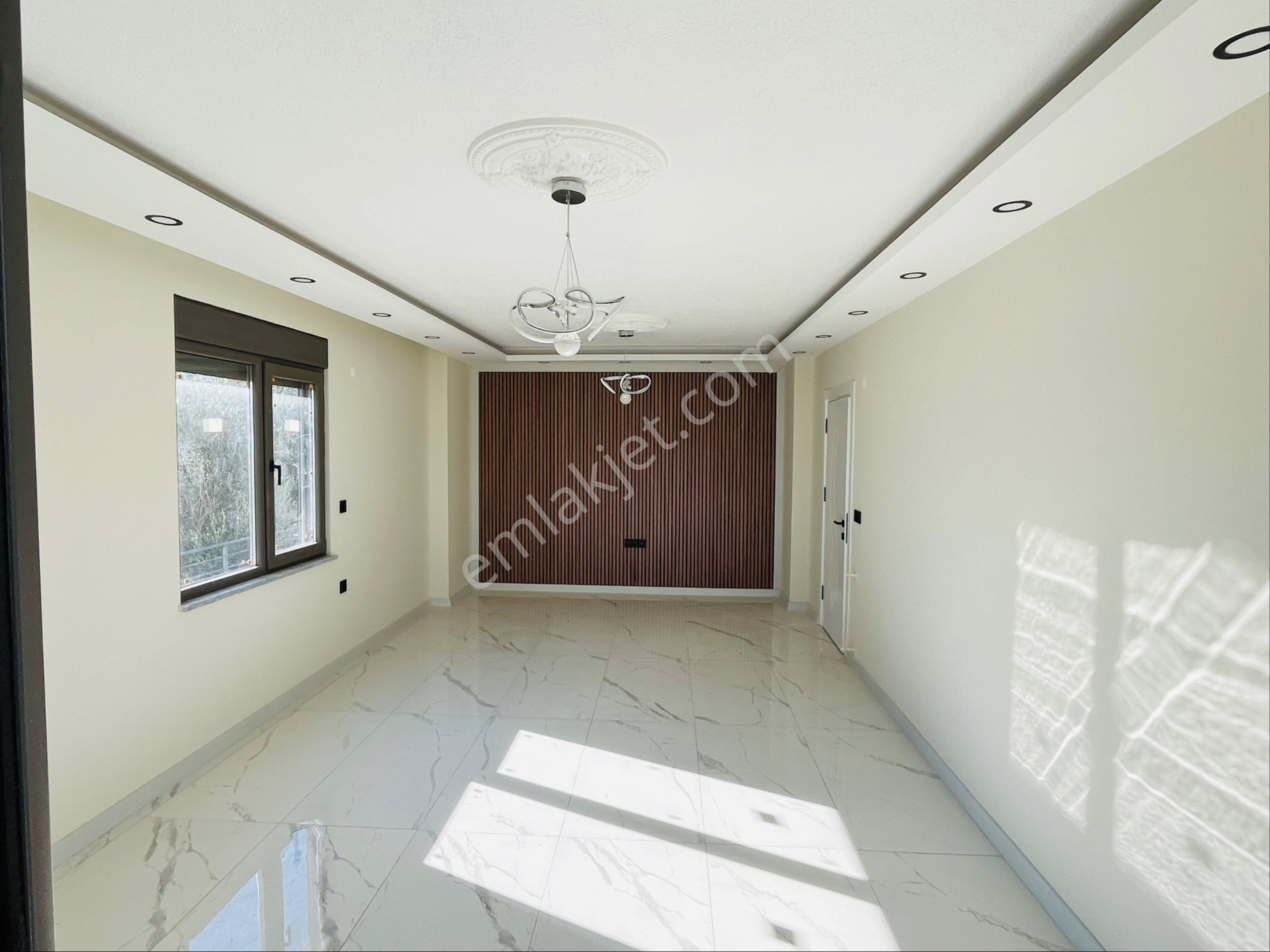 Güre Çamlıbel Sahil Kısmında Ultra Lüx 4+1 Teraslı Bahçeli Garajlı Triblex Villa - Görsel 8