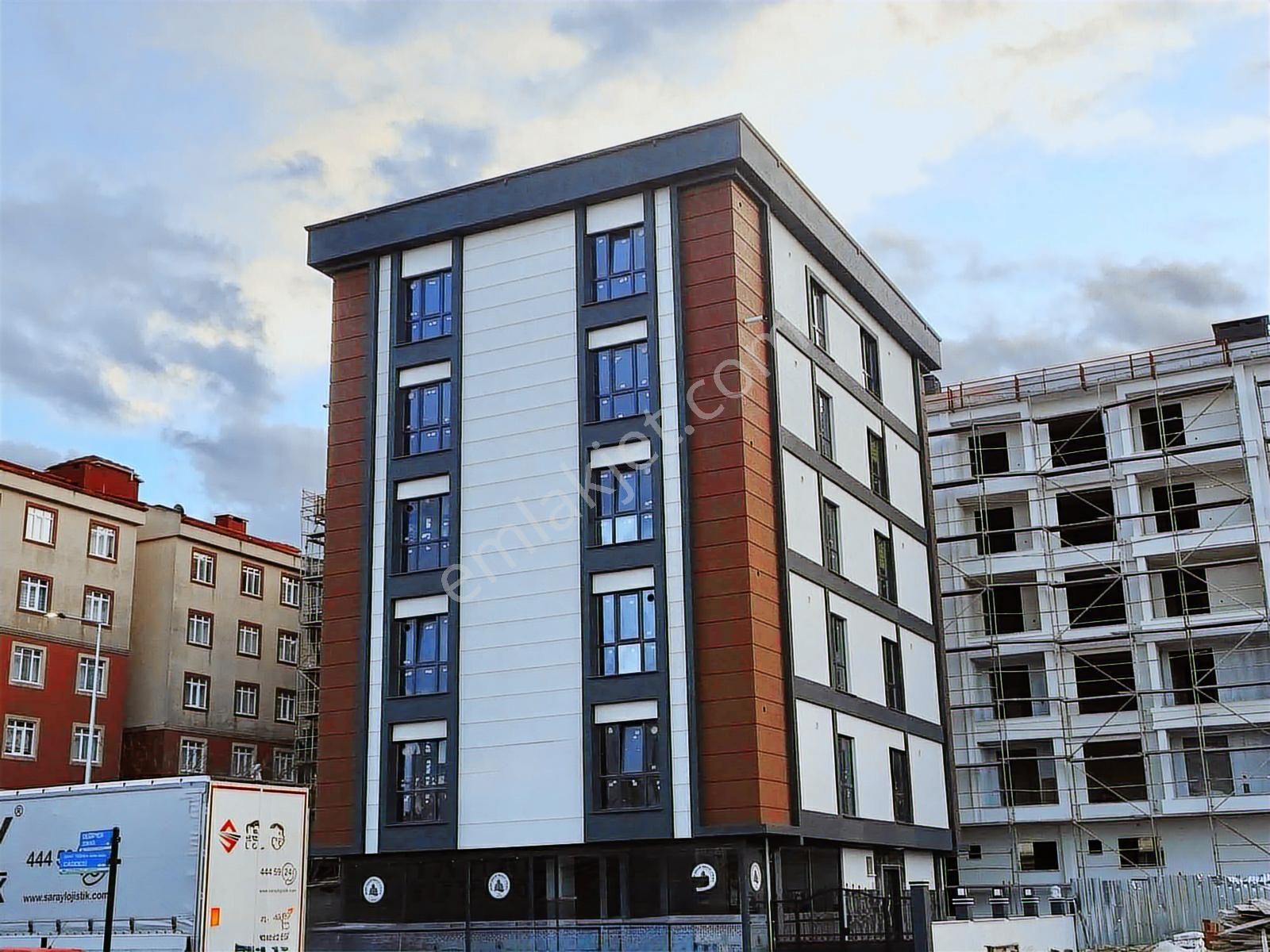 Onay 'dan Sıfır 1+1 Lüks Daire Yerden Isıtma Merkezde