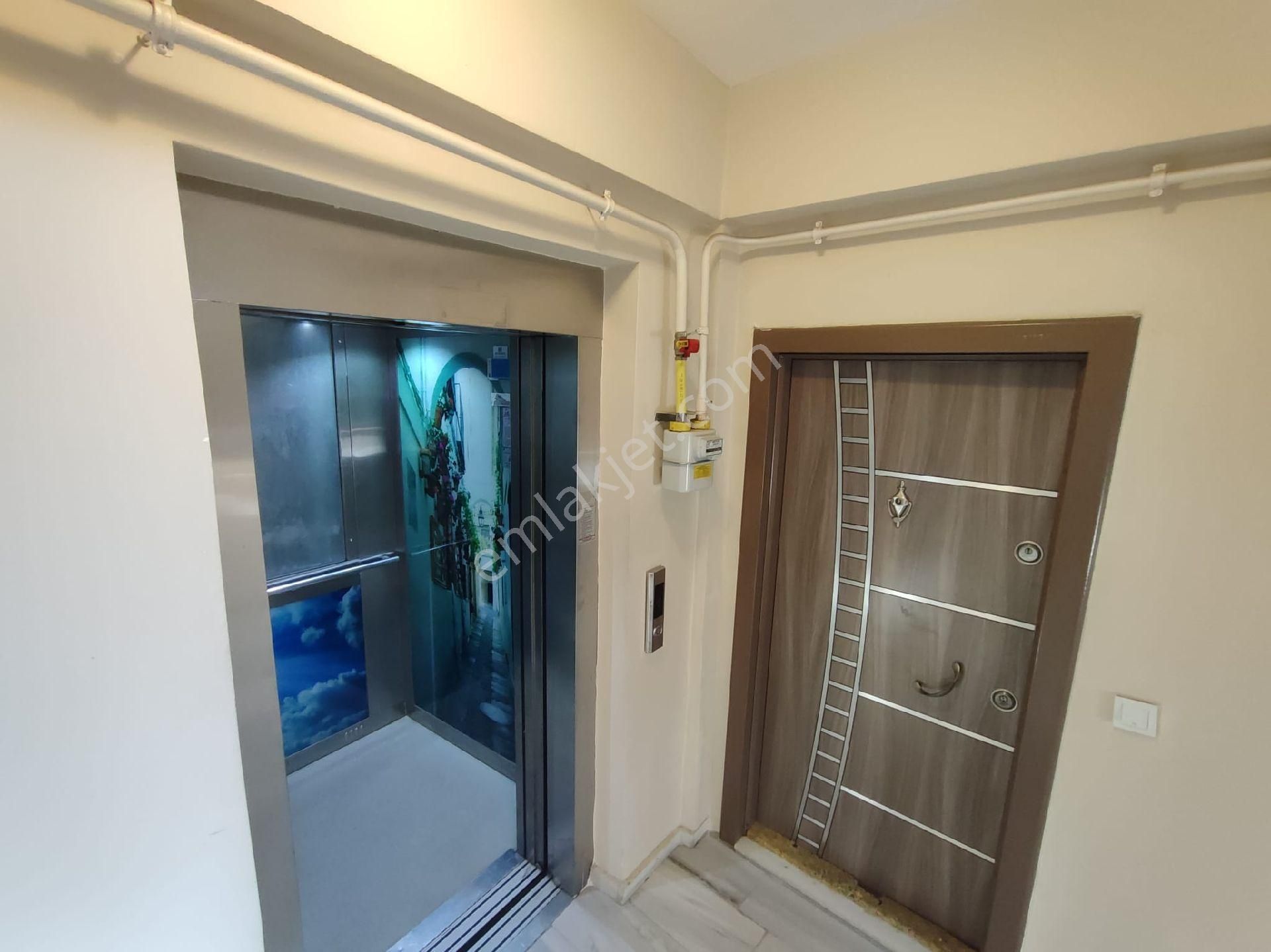 Tekirdağ Çarşıda Teraslı Binada Çok Acil Satılık 2+1 Kiracılı Daire - Görsel 2